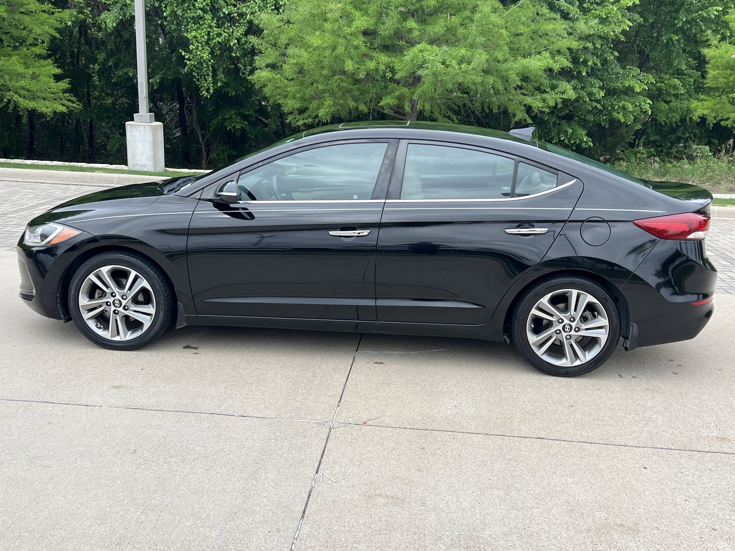 2017 Hyundai Elantra Limited photo 6