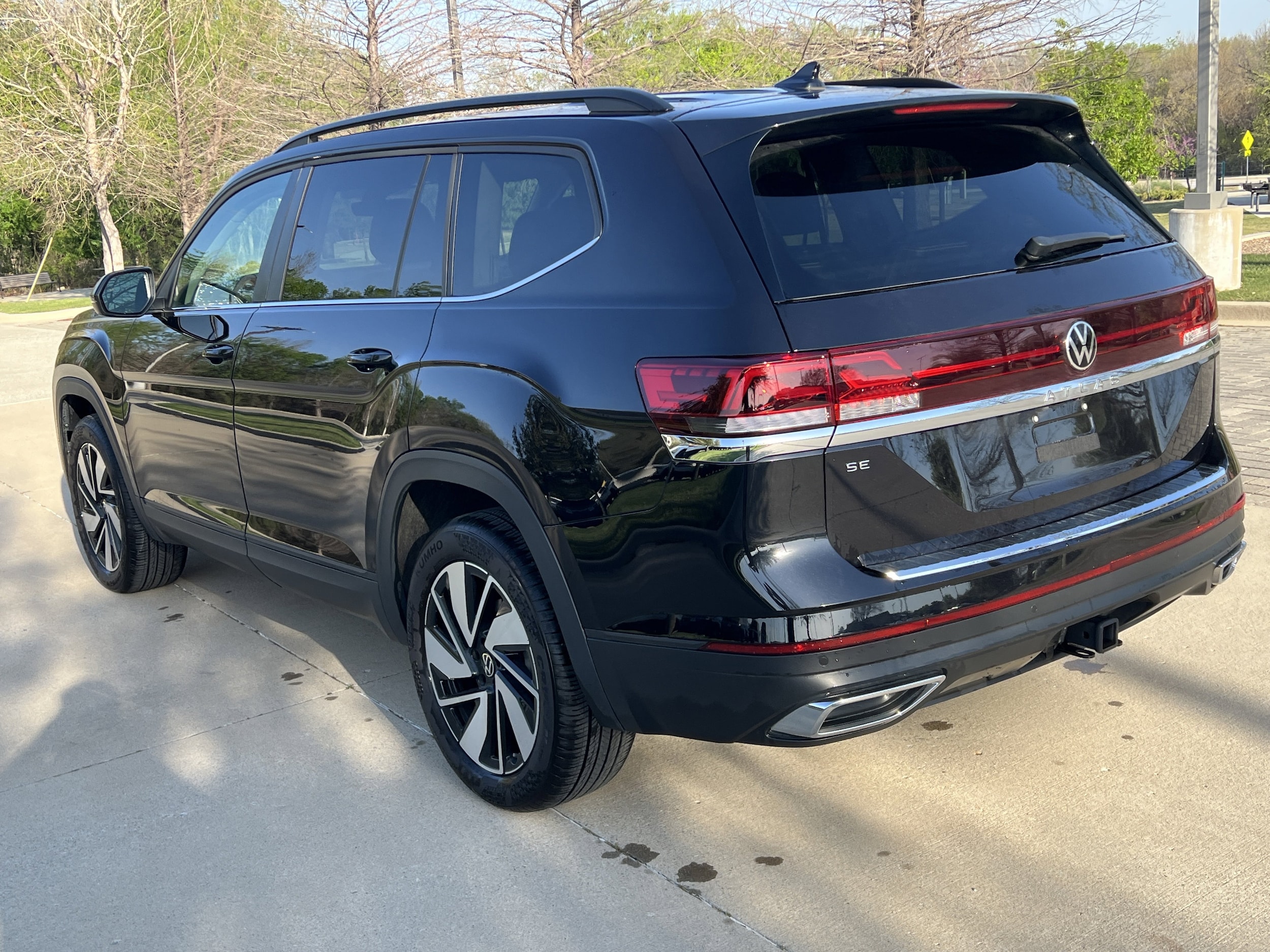 2025 Volkswagen Atlas 2.0T SE w/Technology photo 6