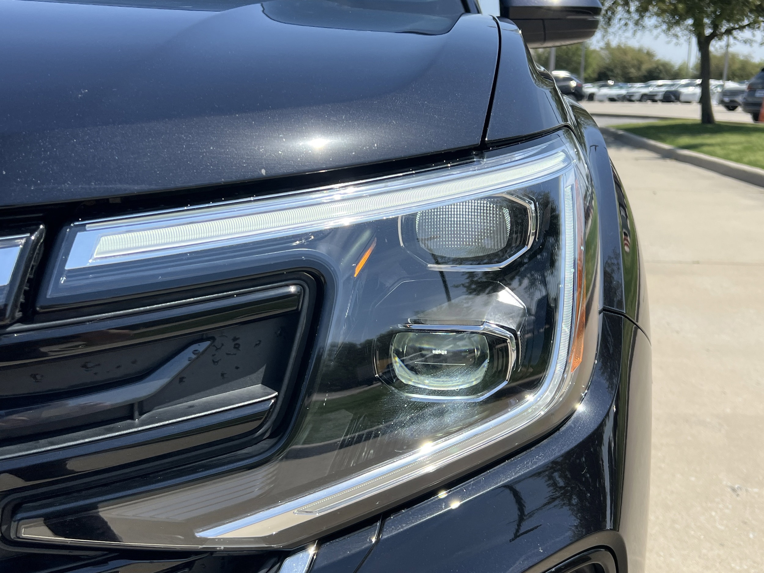 2025 Volkswagen Atlas Cross Sport 2.0T SE w/Technology photo 4