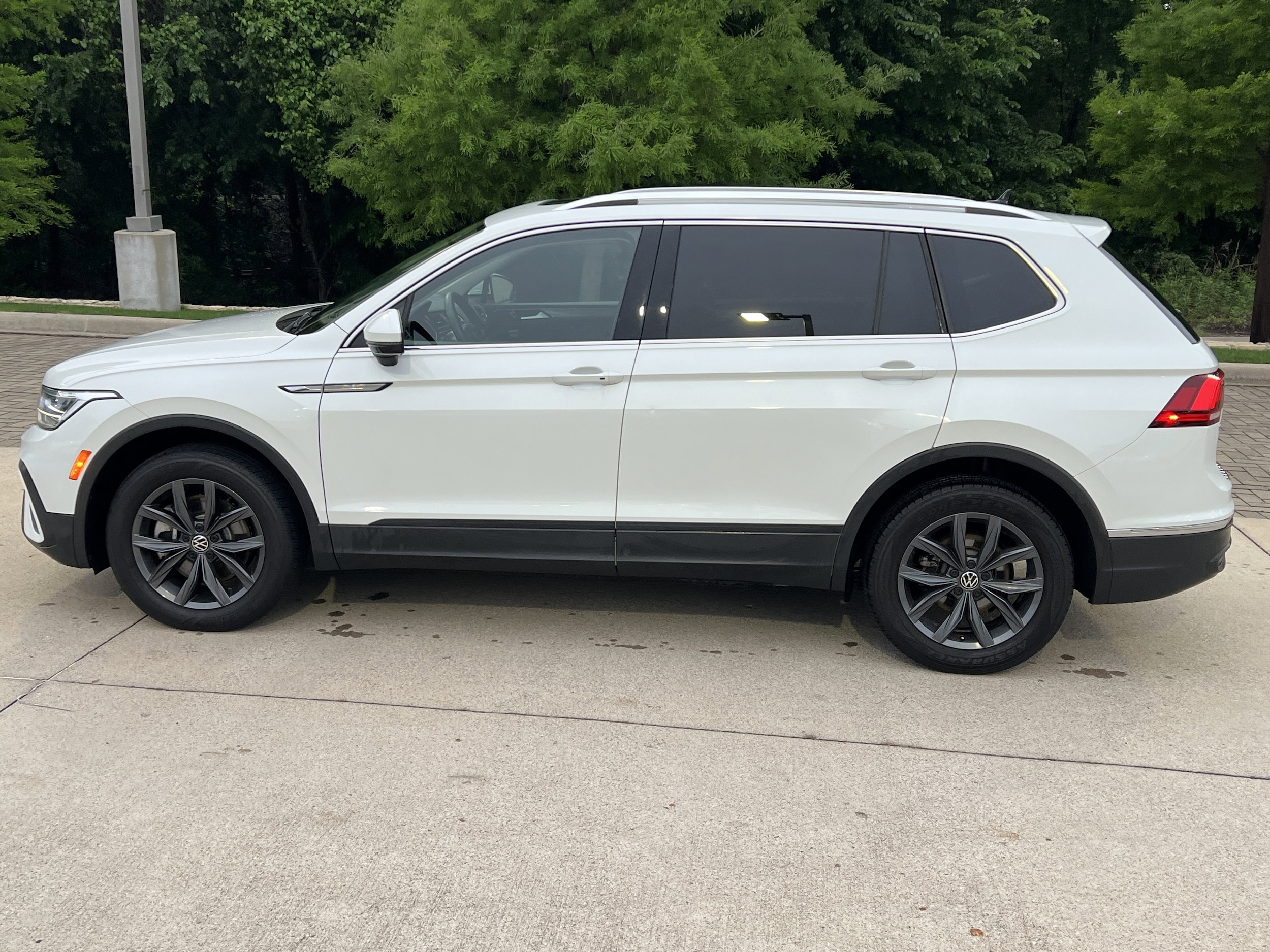 2023 Volkswagen Tiguan SE photo 6