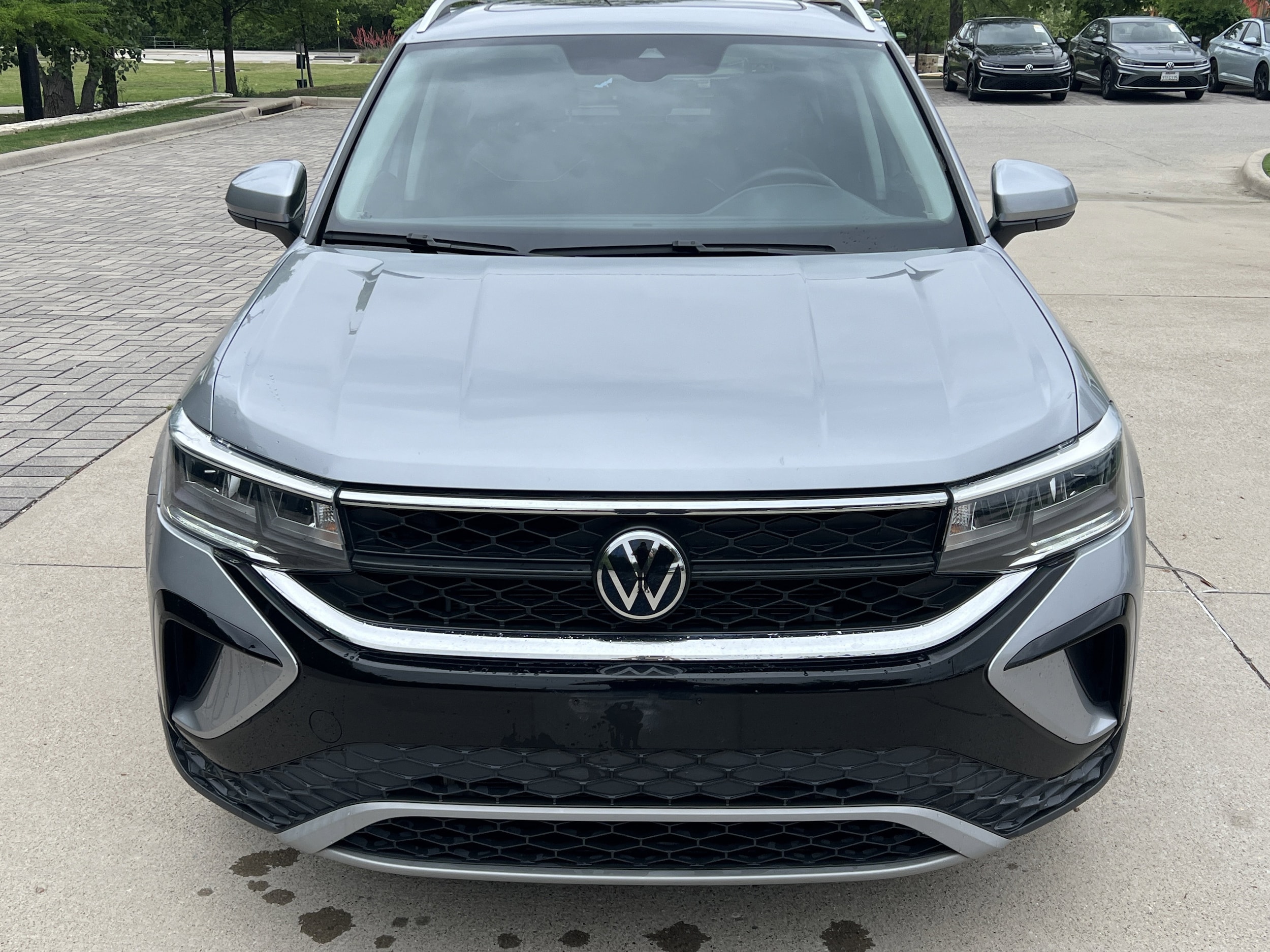 2023 Volkswagen Taos SE photo 2