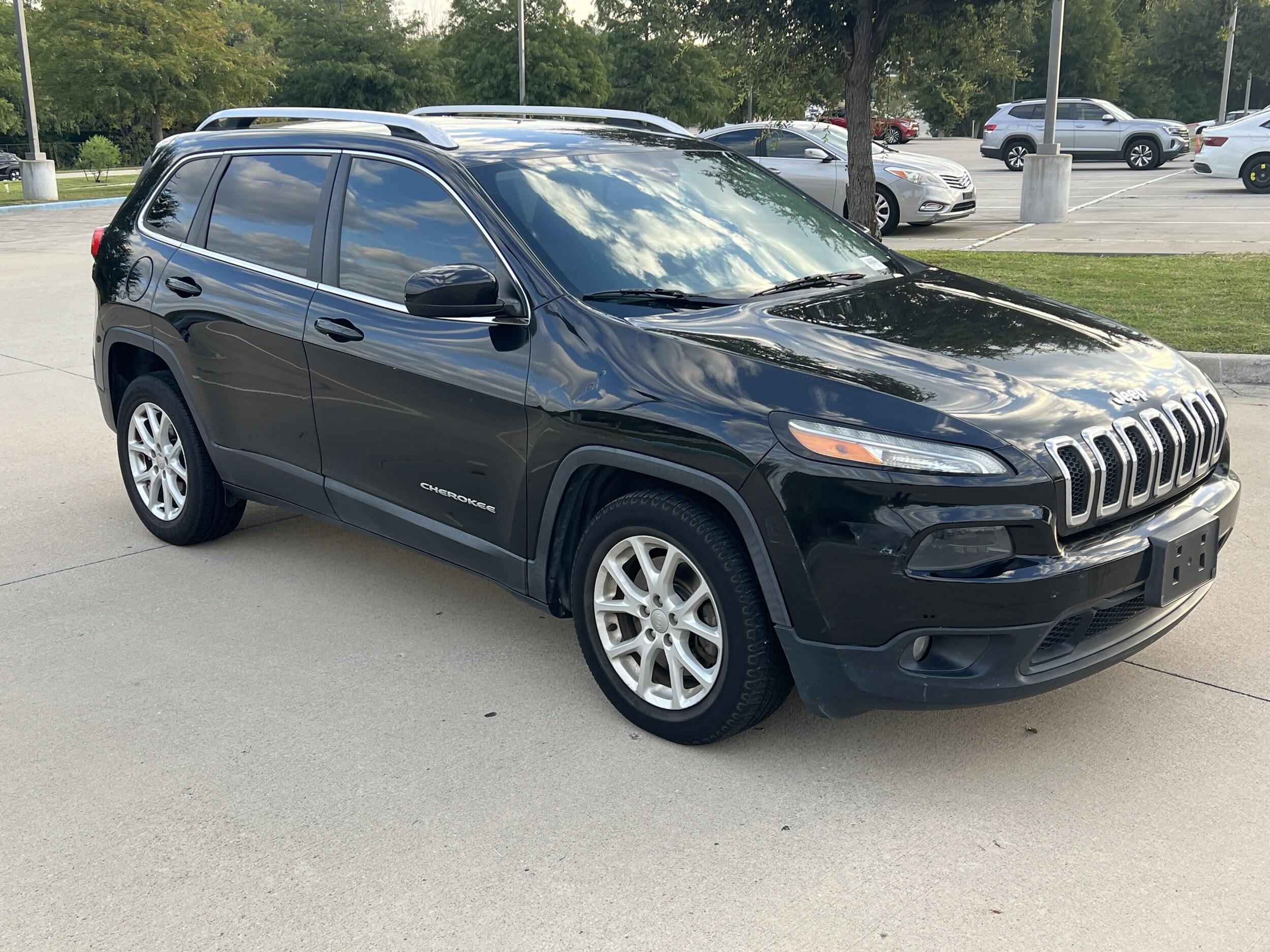2016 Jeep Cherokee Latitude photo 2