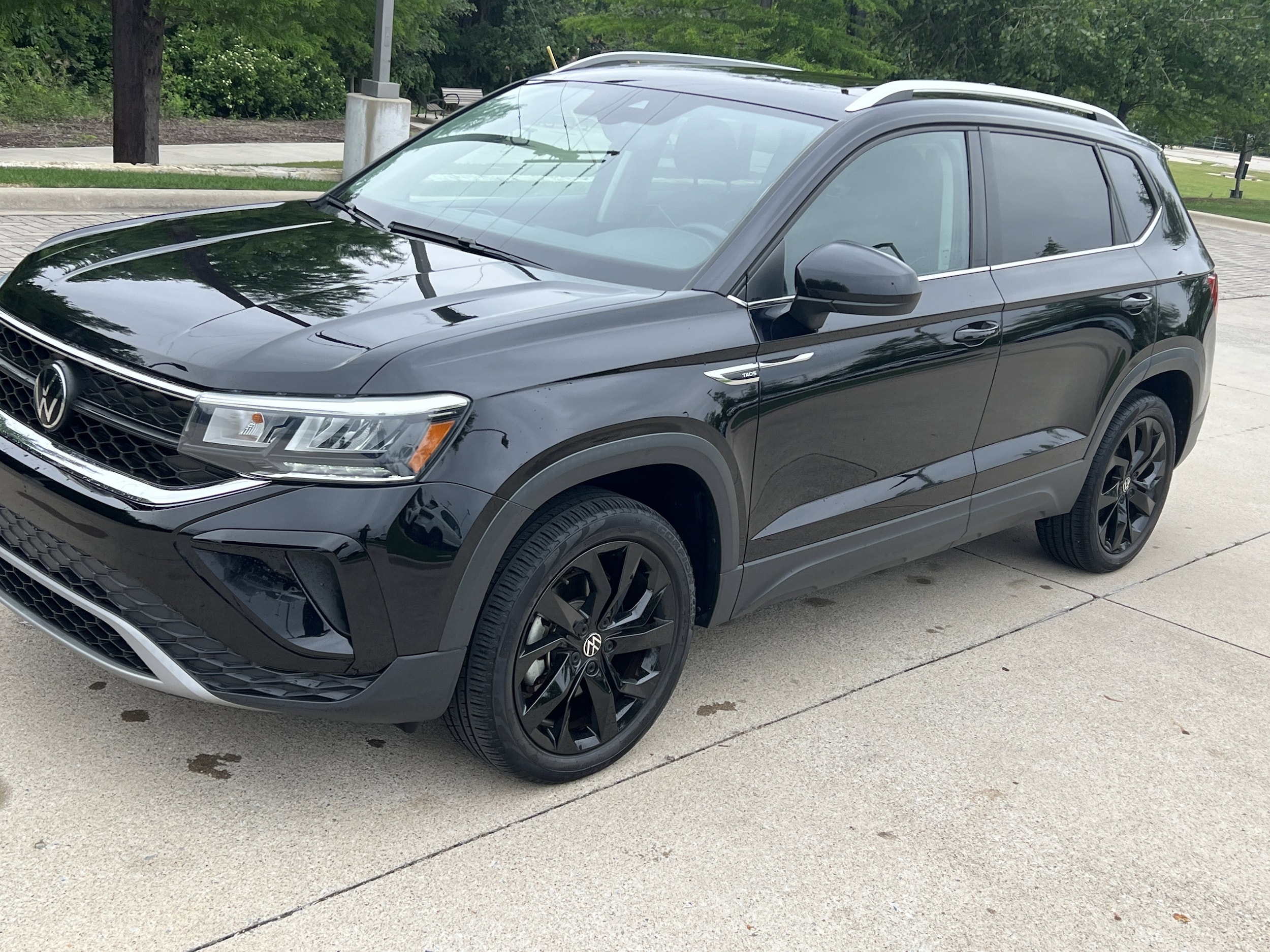 2023 Volkswagen Taos SE photo 4