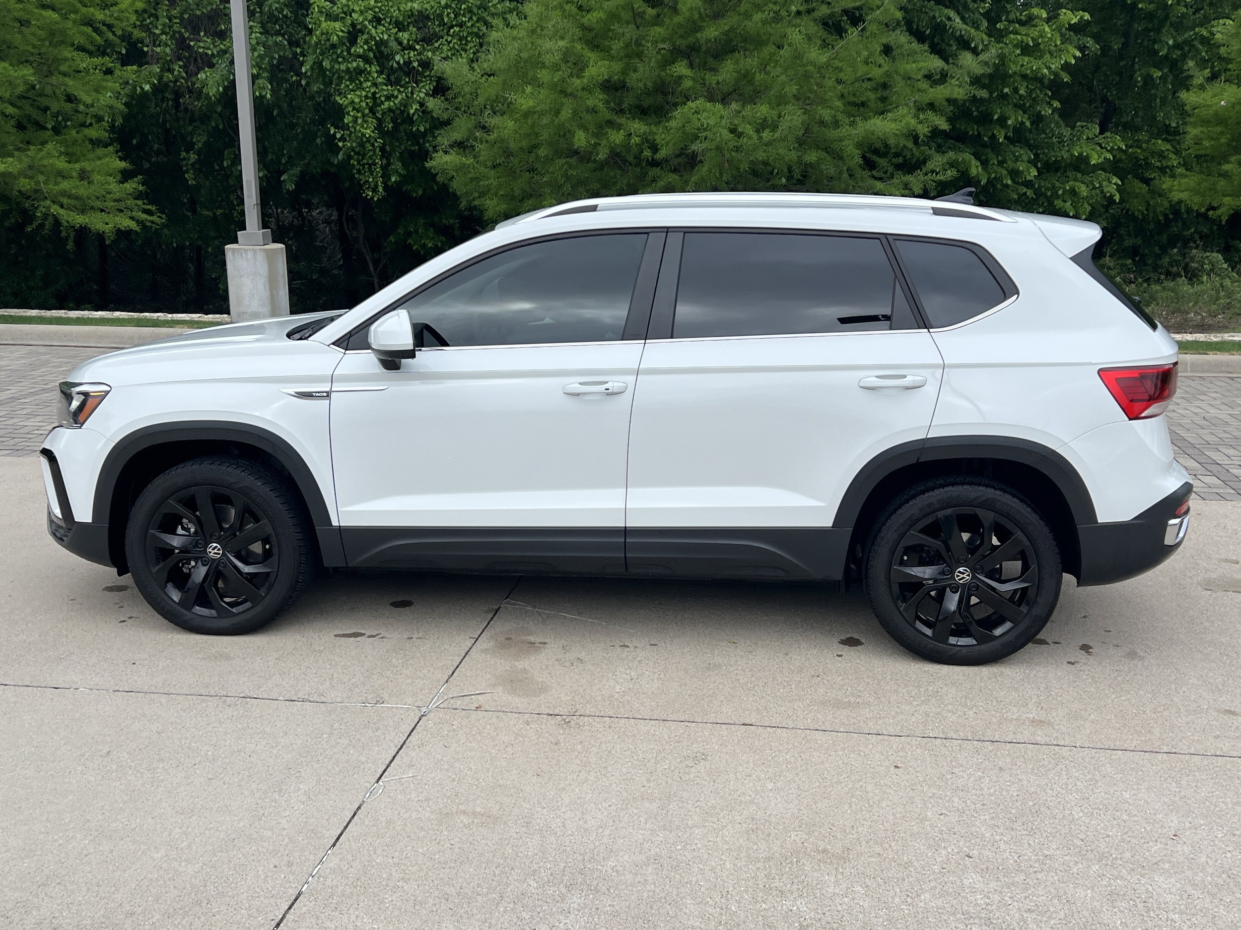 2023 Volkswagen Taos SE photo 6