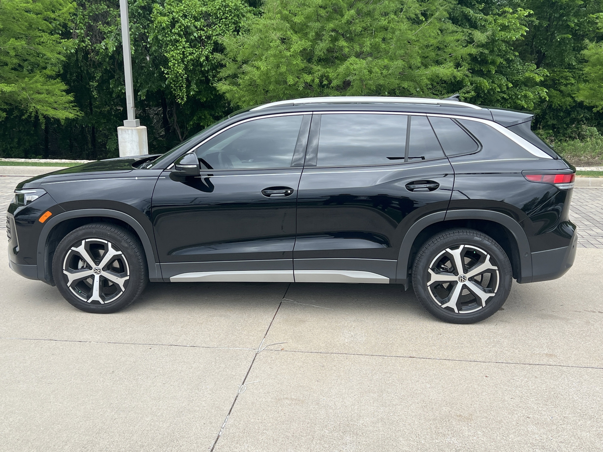 2025 Volkswagen Tiguan SE photo 6