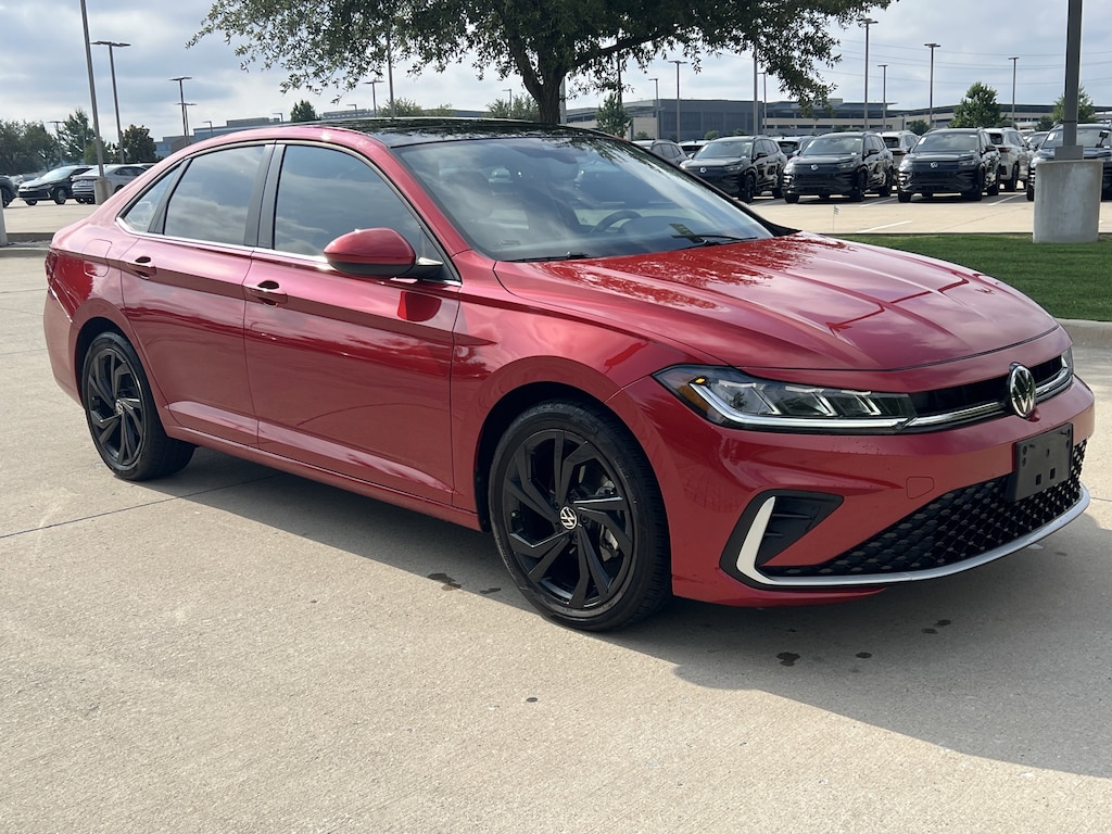 Used 2025 Volkswagen Jetta SE Sedan