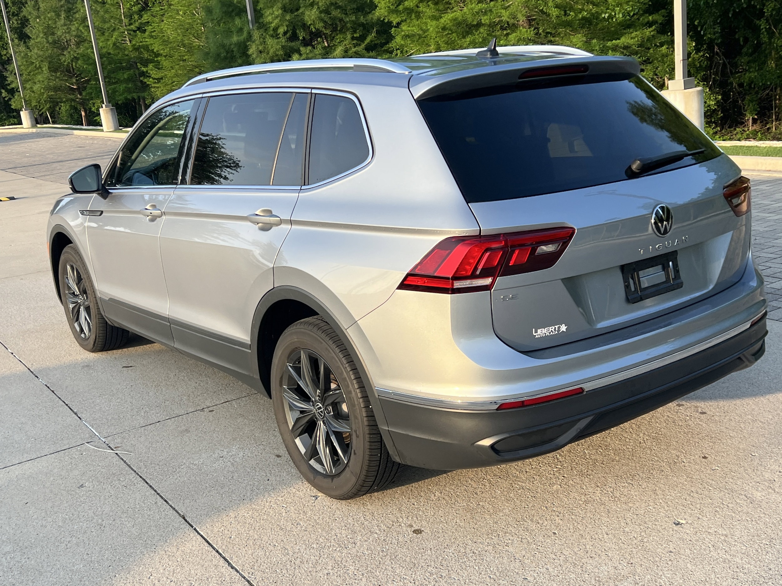 2024 Volkswagen Tiguan SE photo 3