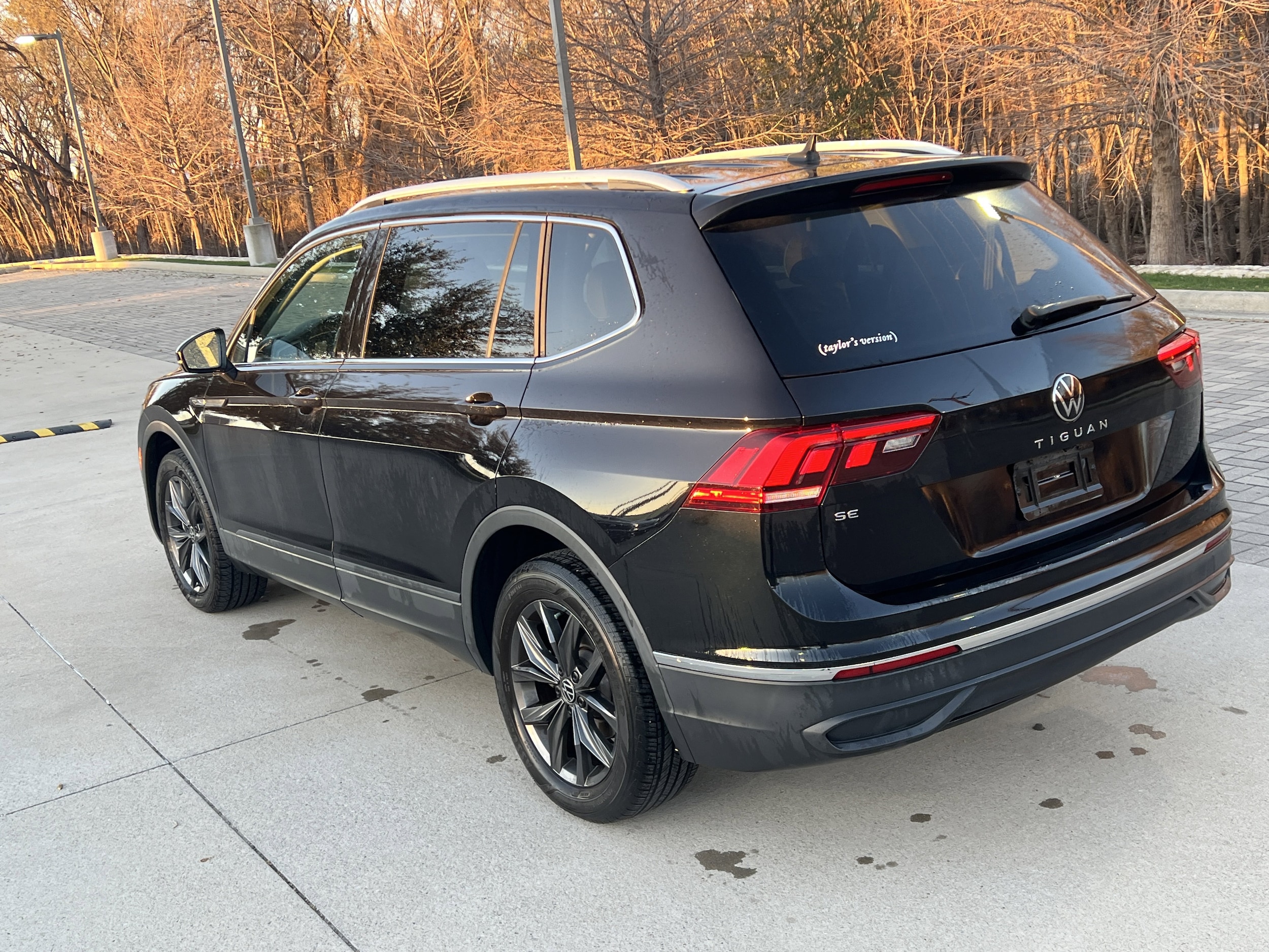 2023 Volkswagen Tiguan SE photo 3