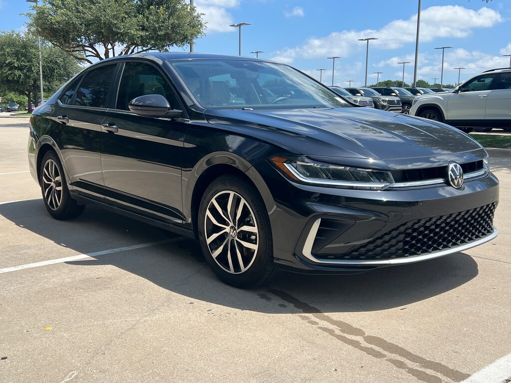 Used 2025 Volkswagen Jetta SE Sedan