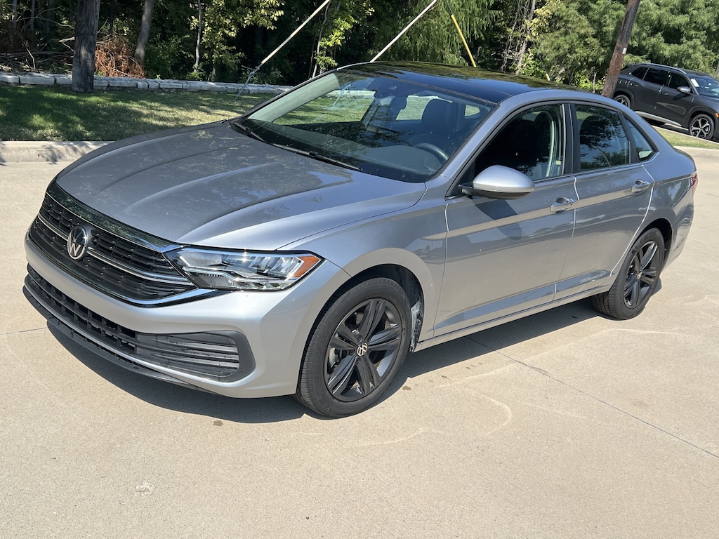 Used 2024 Volkswagen Jetta SE Sedan