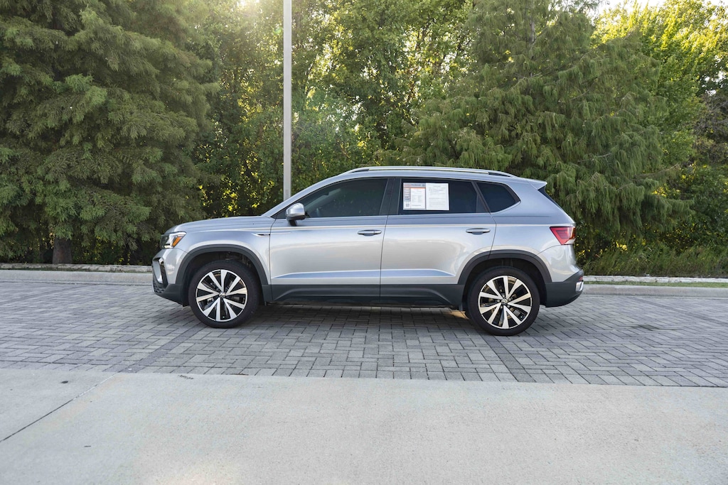 Used 2024 Volkswagen Taos SE SUV