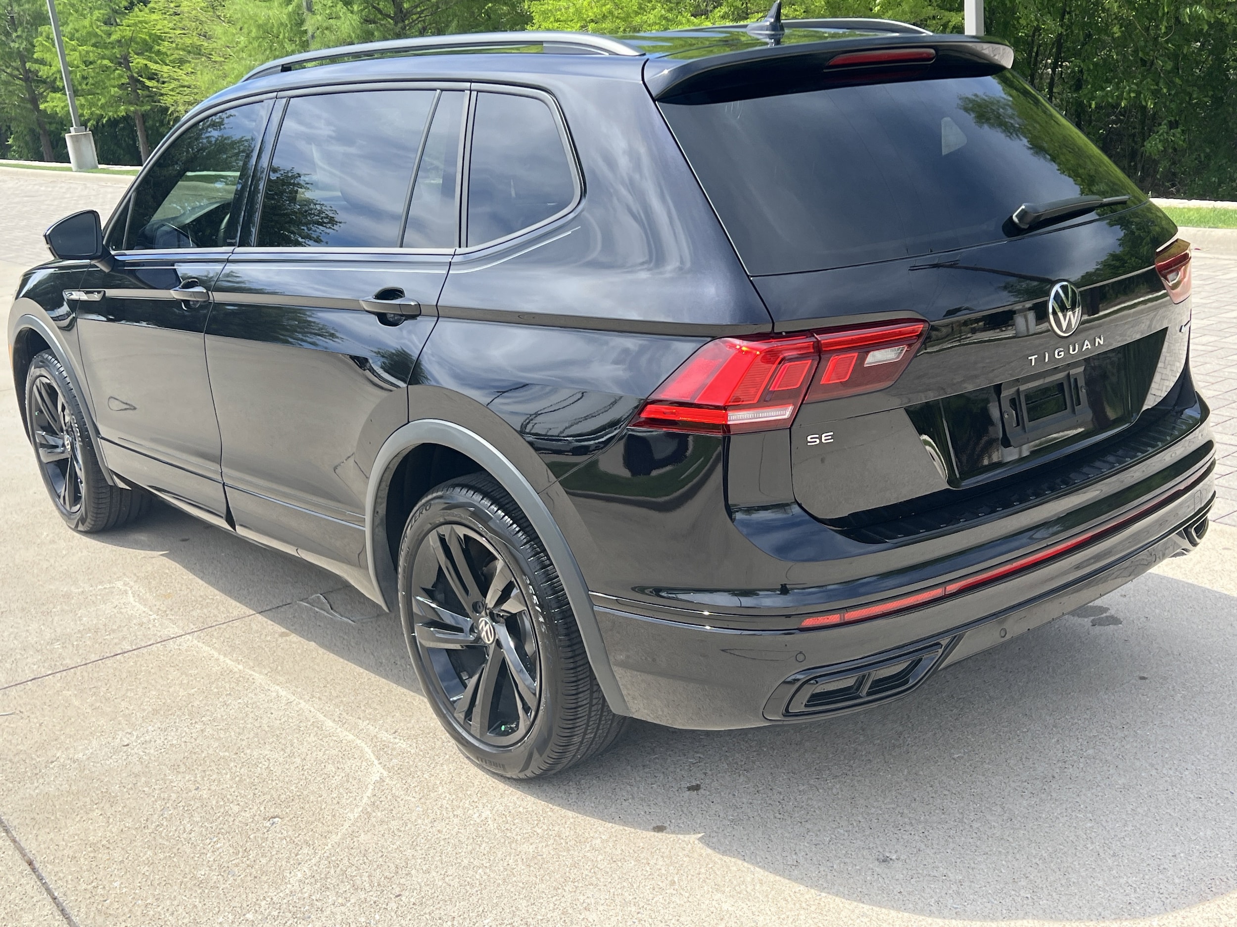 2024 Volkswagen Tiguan SE R-Line Black photo 3