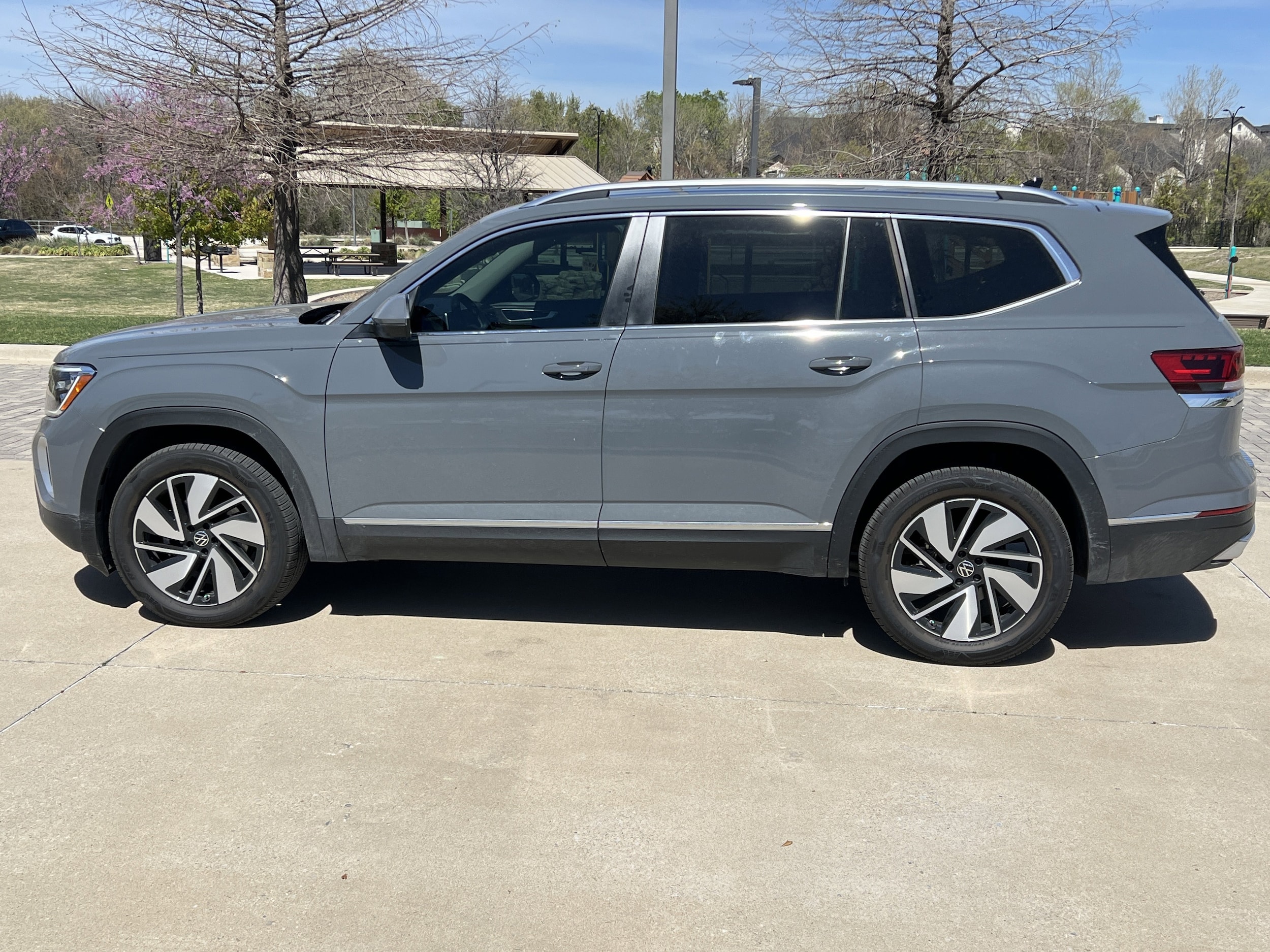 2026 Volkswagen Atlas 2.0T SEL photo 5