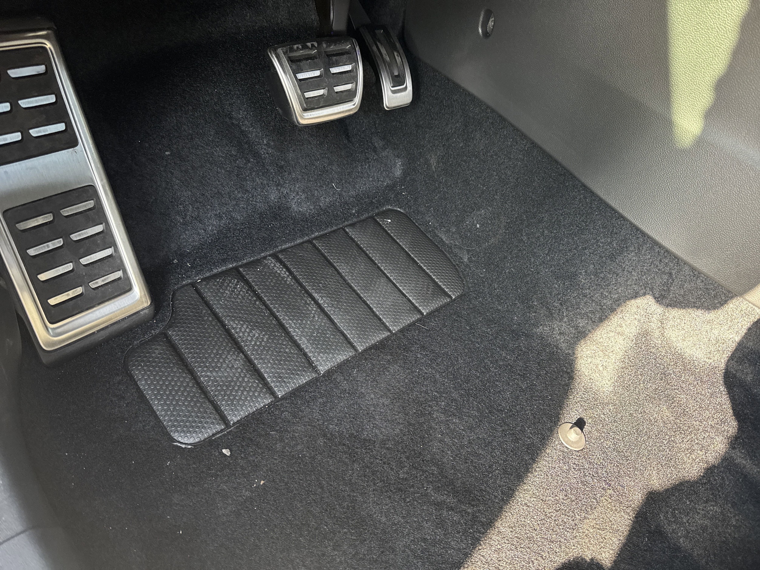 Volkswagen Tiguan 2.0T SE R-Line Black