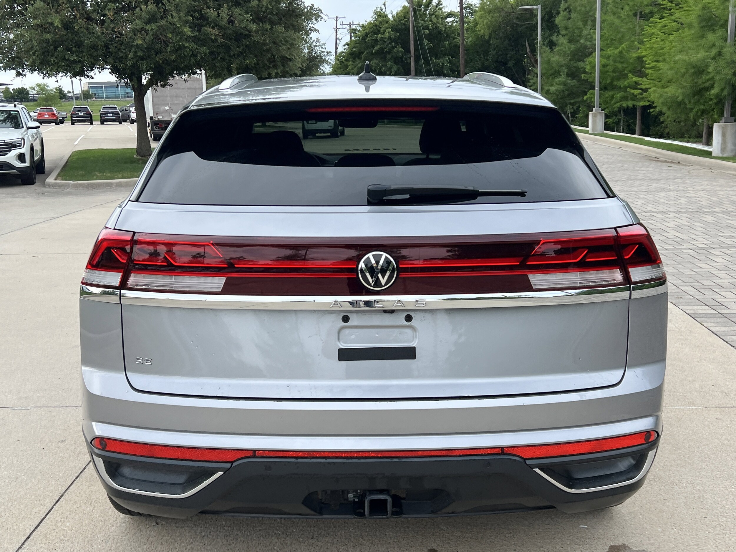 2024 Volkswagen Atlas Cross Sport 2.0T SE w/Technology photo 3