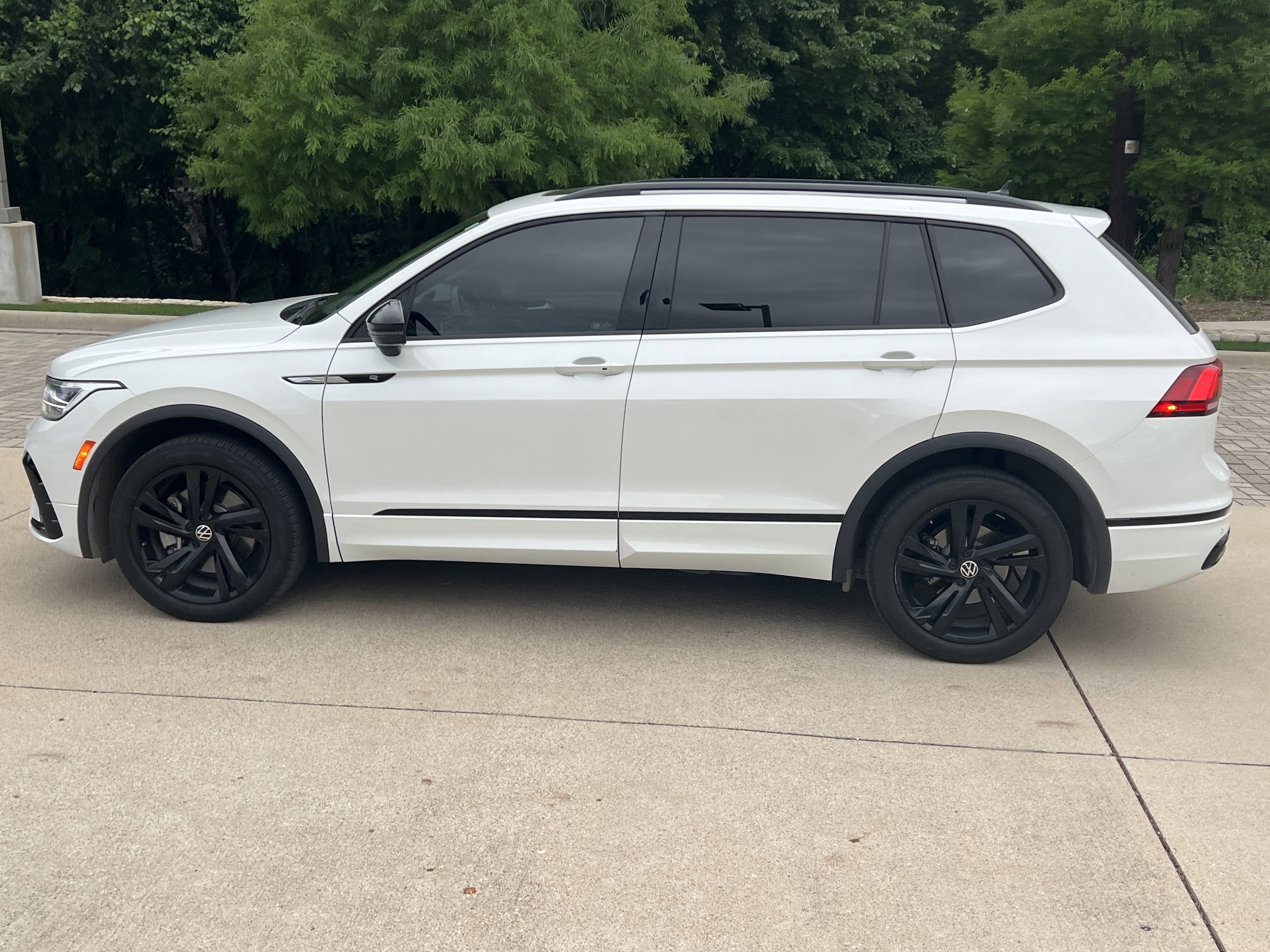 2024 Volkswagen Tiguan SE R-Line Black photo 6