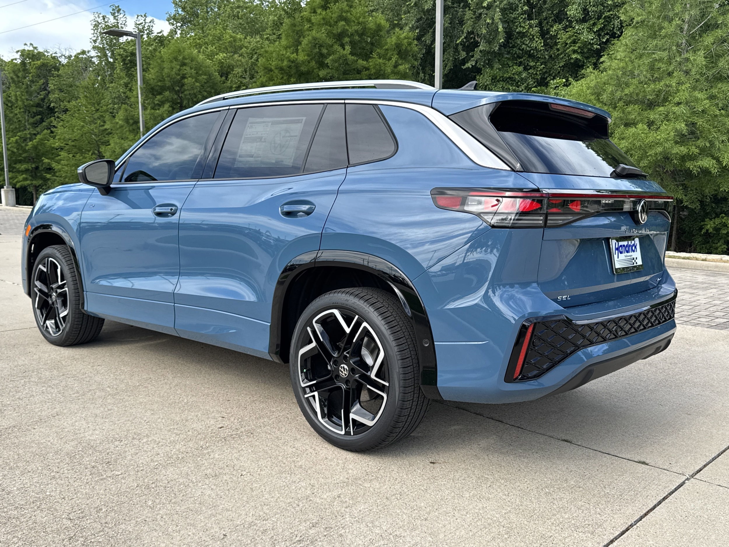 Volkswagen Tiguan 2.0T SEL R-Line Turbo
