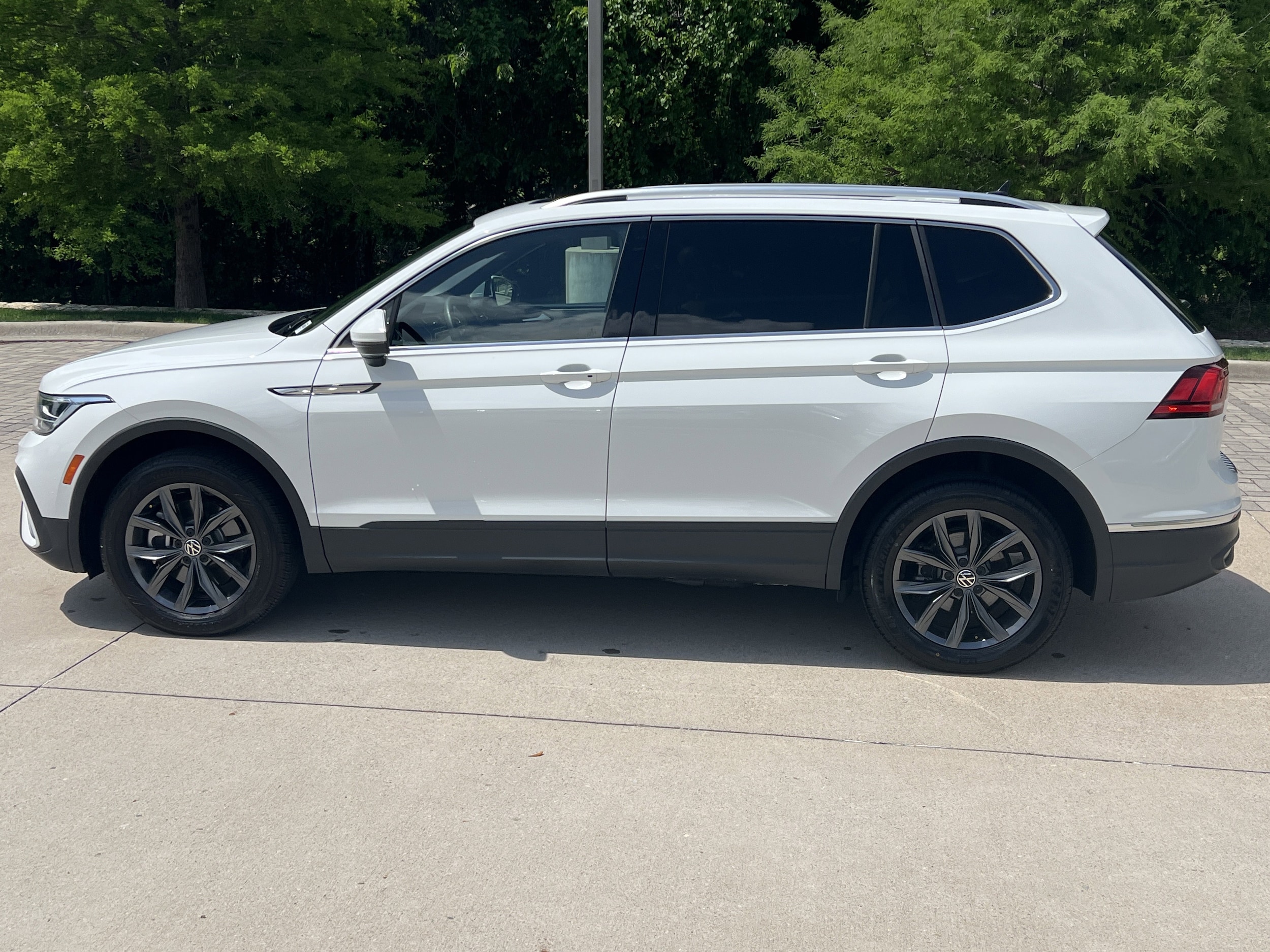 2024 Volkswagen Tiguan SE photo 6