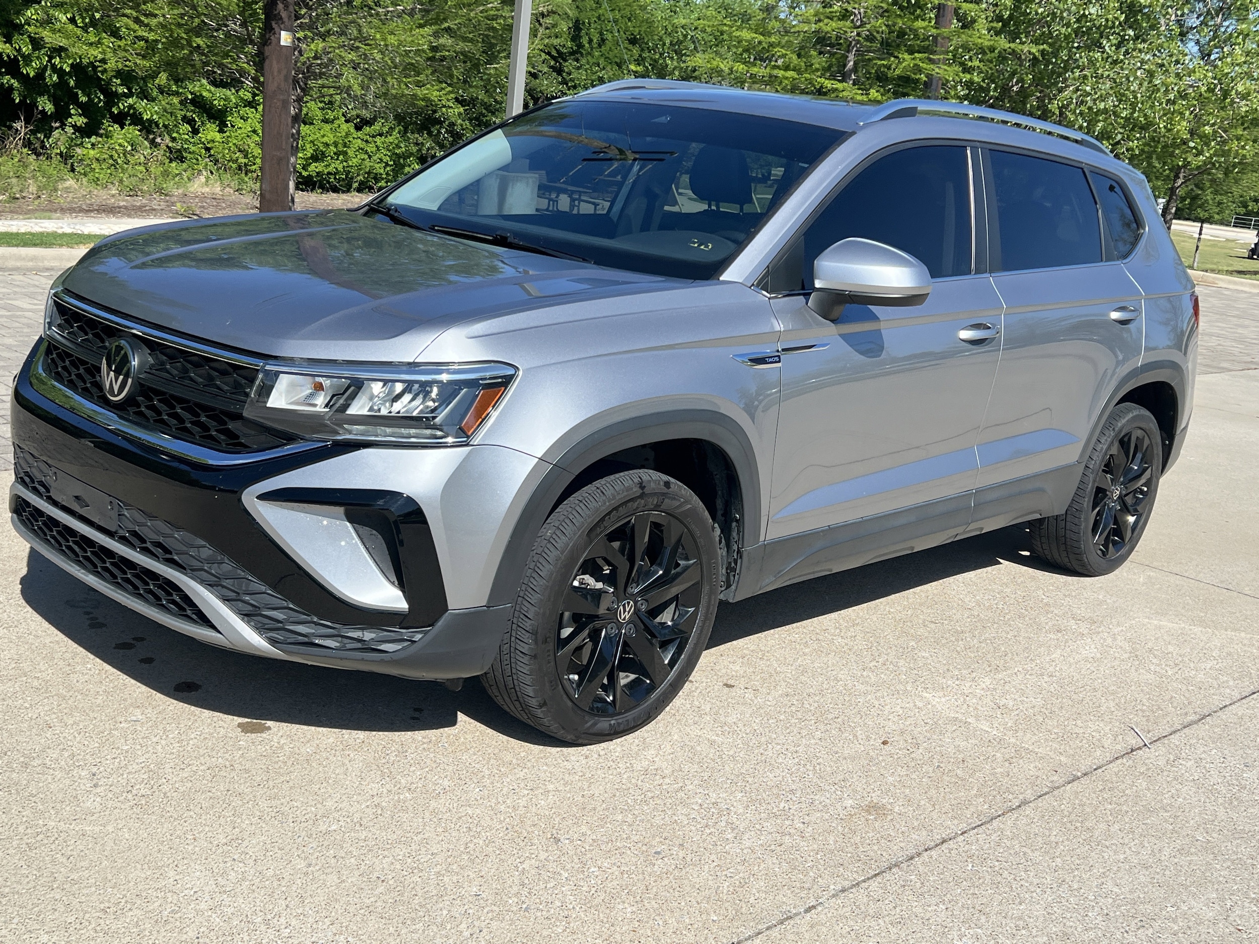2023 Volkswagen Taos SE photo 4