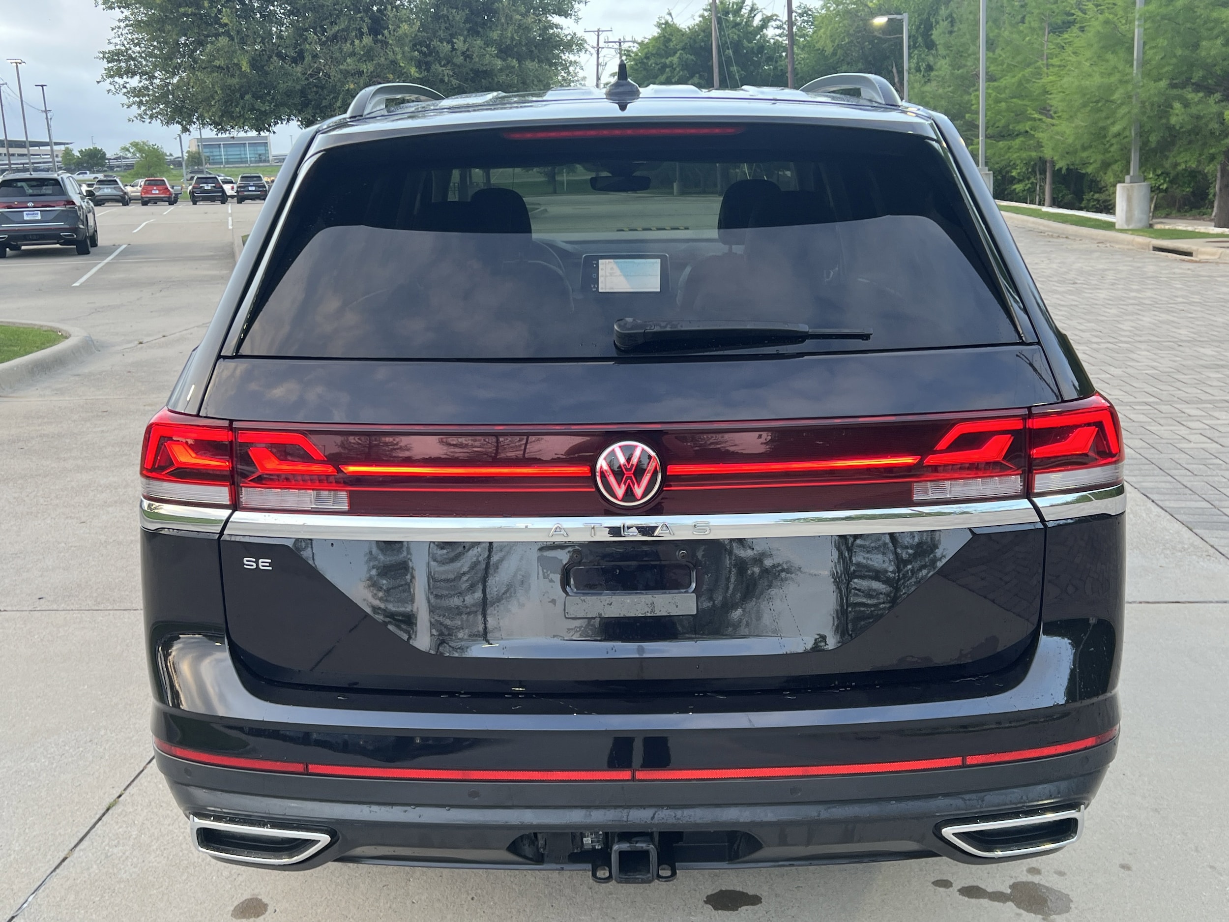 2024 Volkswagen Atlas 2.0T SE w/Technology photo 3