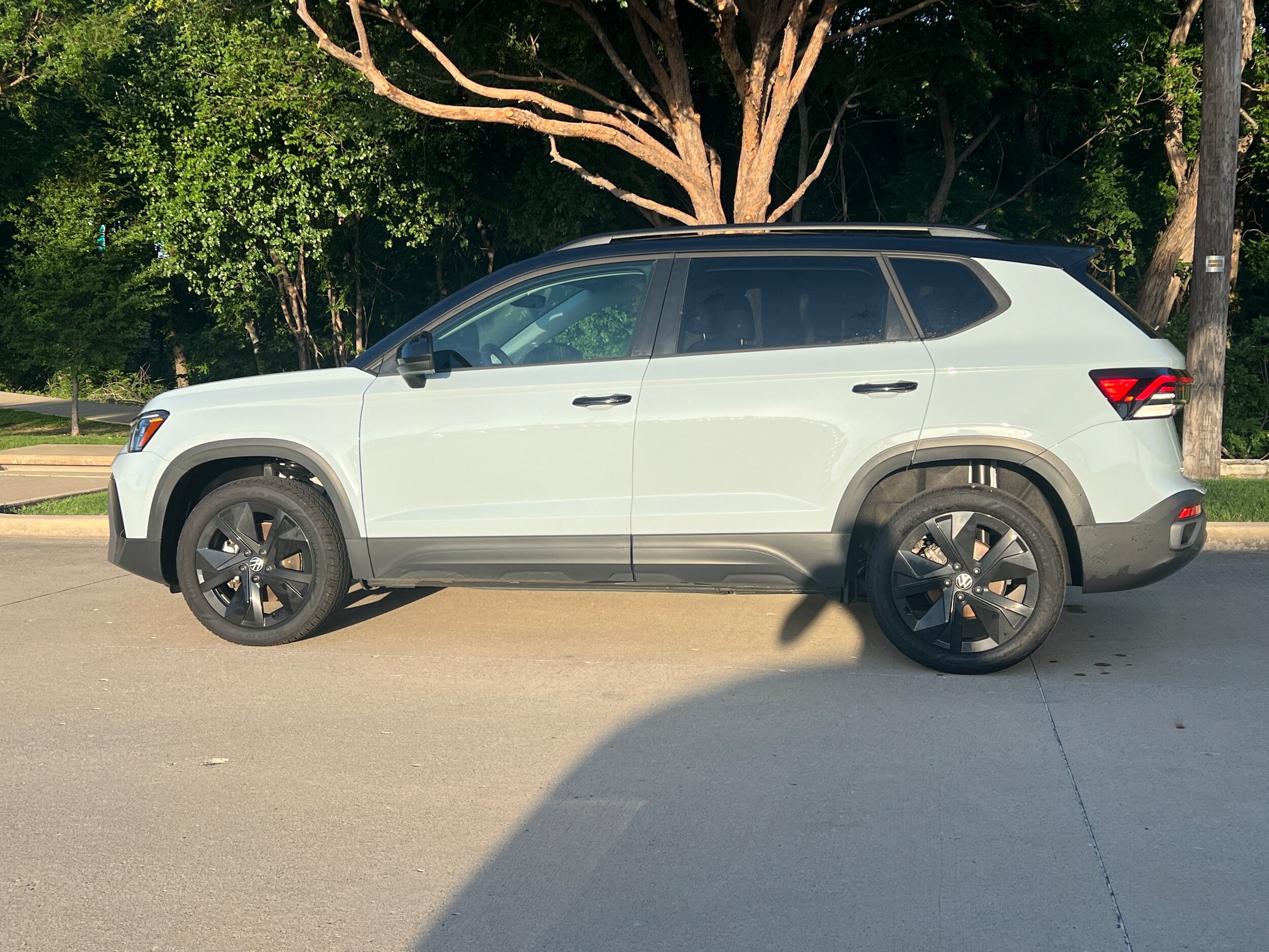 Volkswagen Taos SE Black