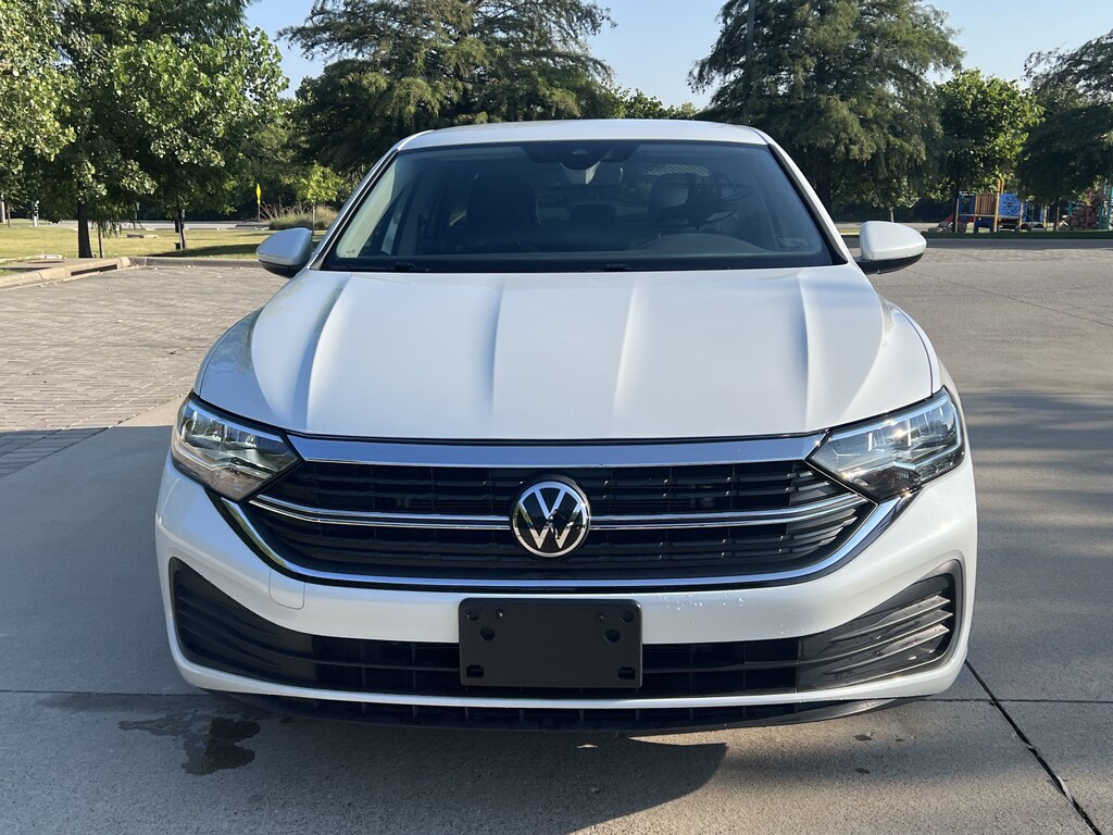 Used 2024 Volkswagen Jetta SE Sedan