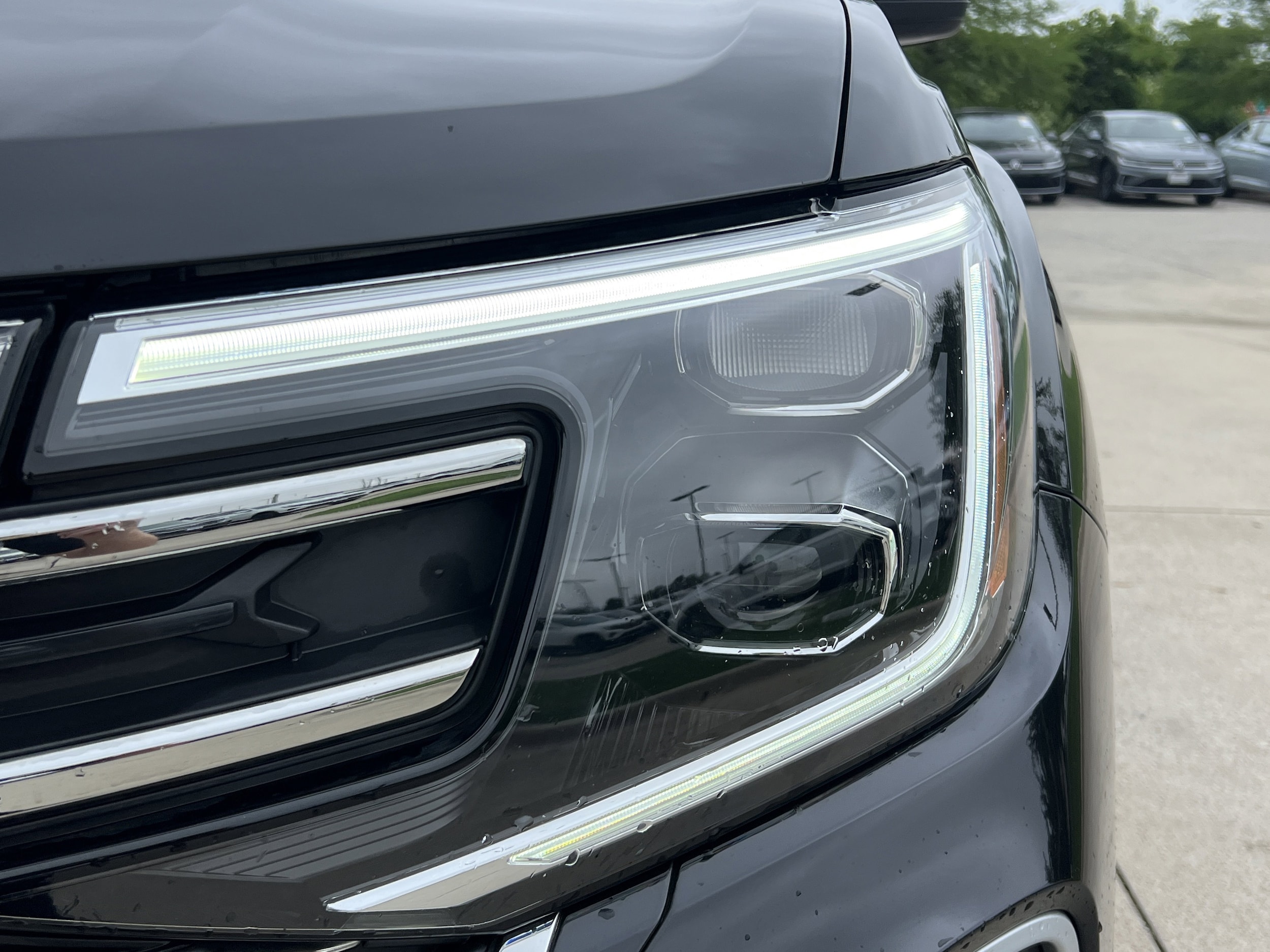 2024 Volkswagen Atlas 2.0T SE w/Technology photo 4