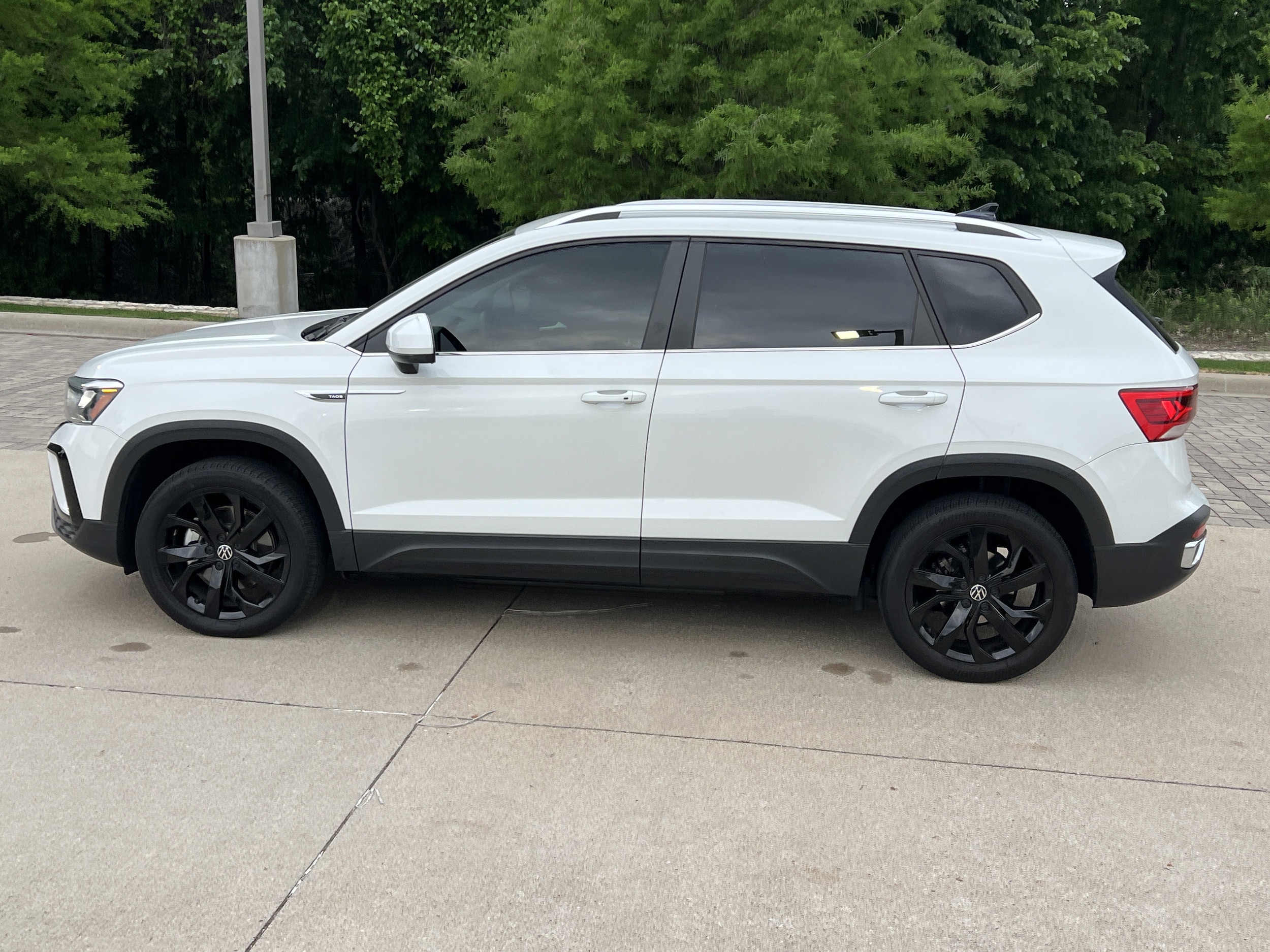 2023 Volkswagen Taos SE photo 6