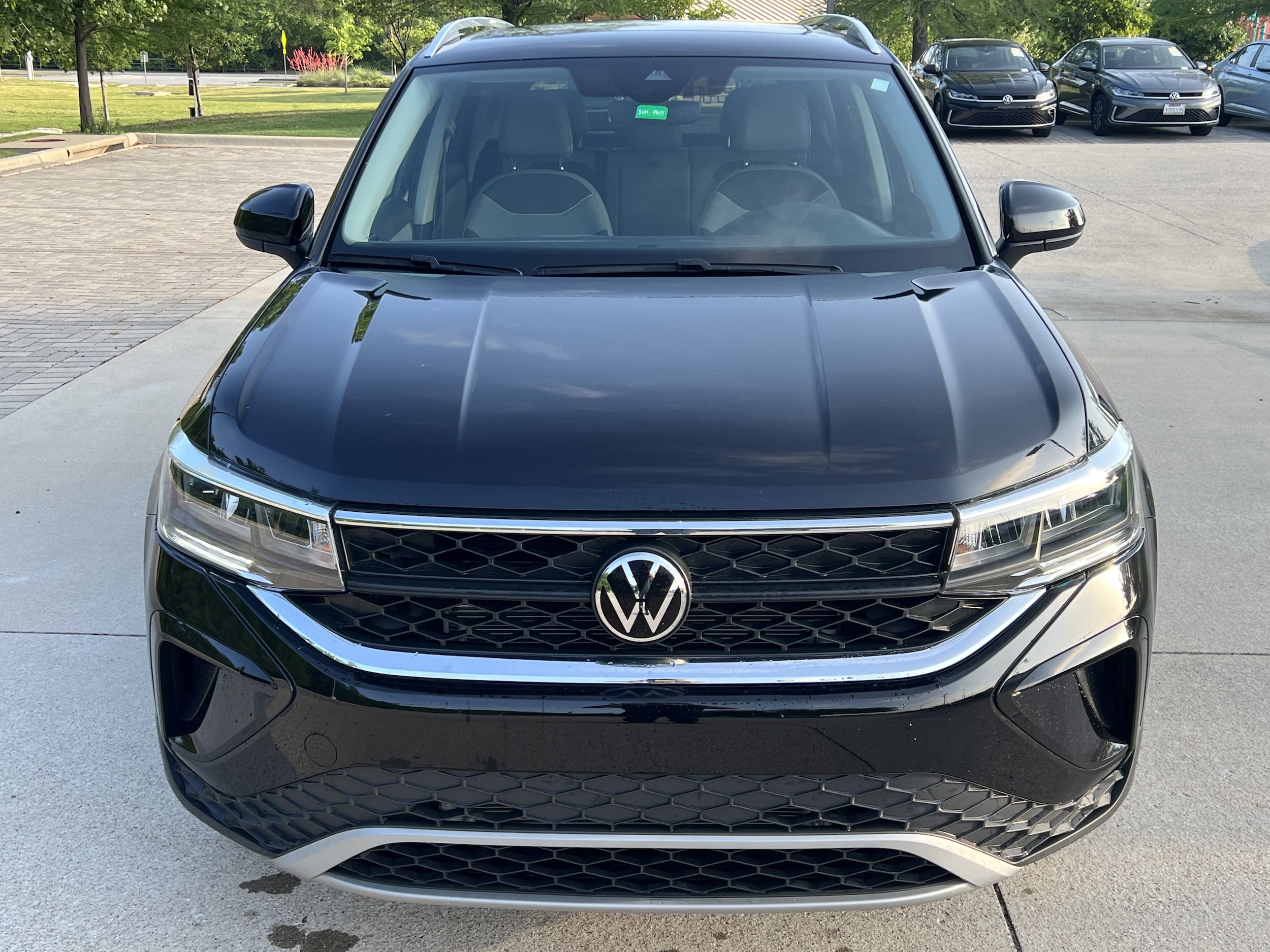 2024 Volkswagen Taos SE photo 2