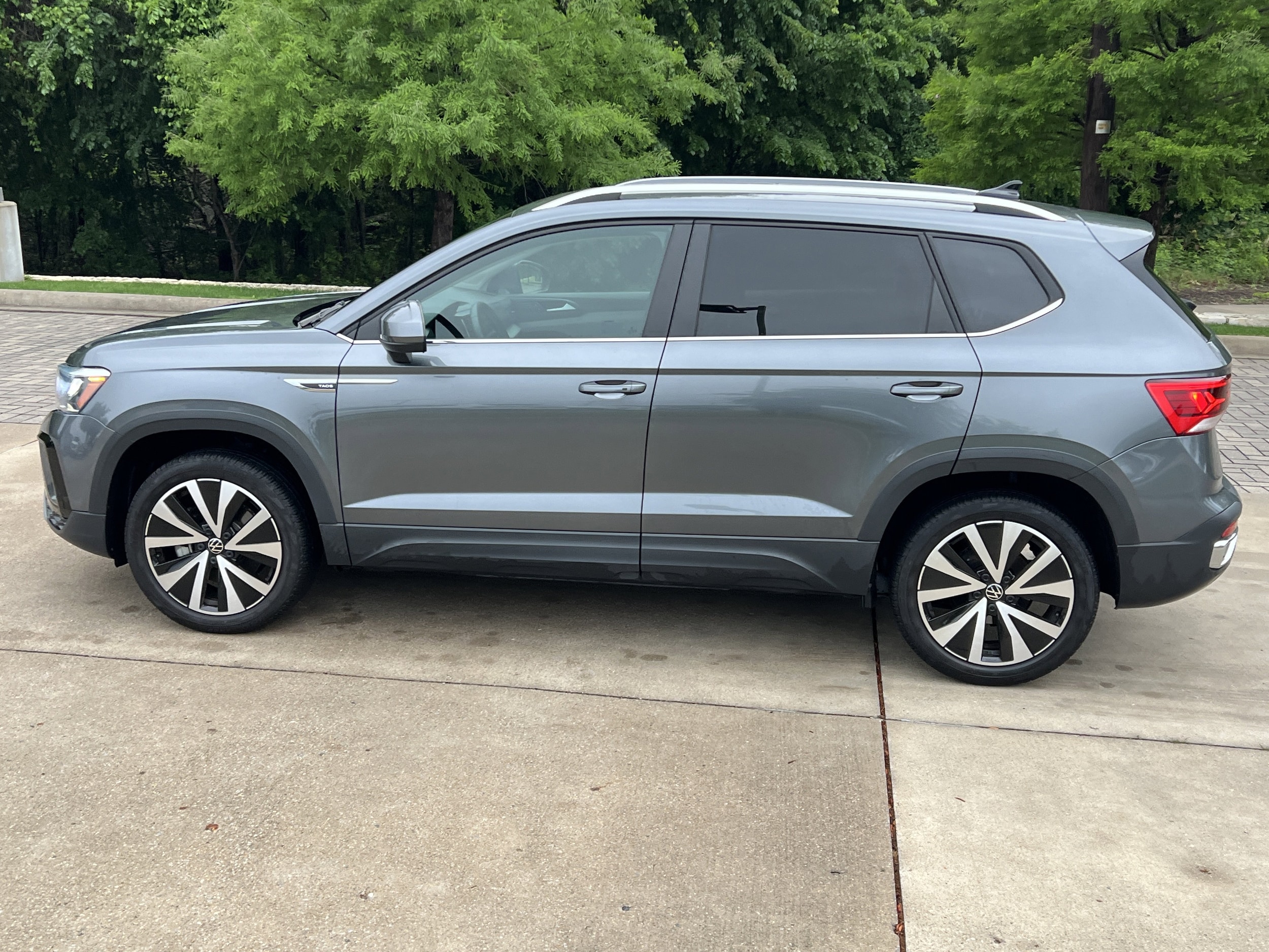 2023 Volkswagen Taos SE photo 6