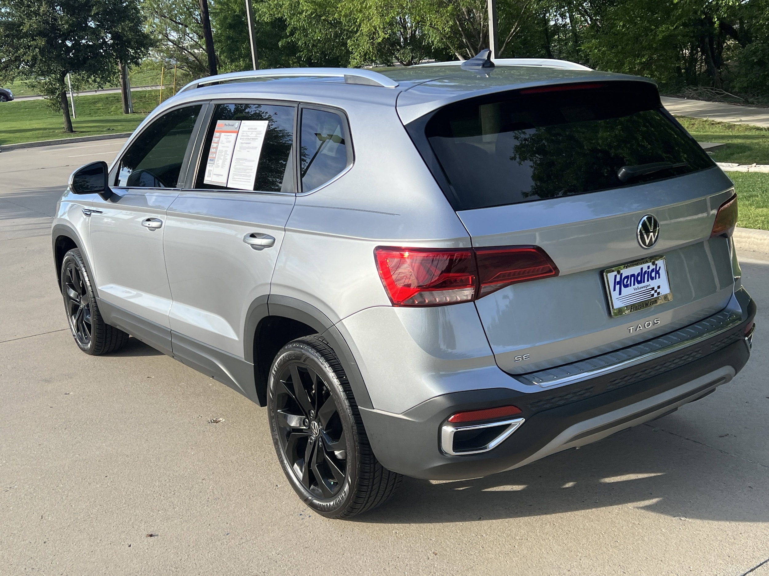 2024 Volkswagen Taos SE photo 3