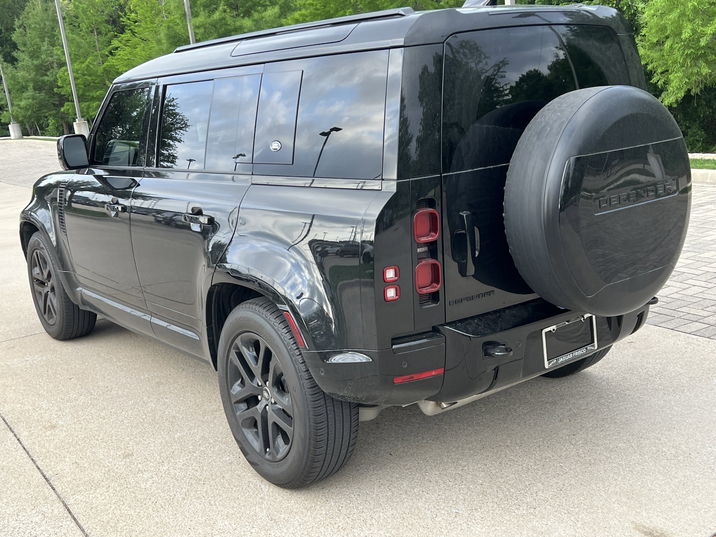 2024 Land Rover Defender X-Dynamic SE photo 6