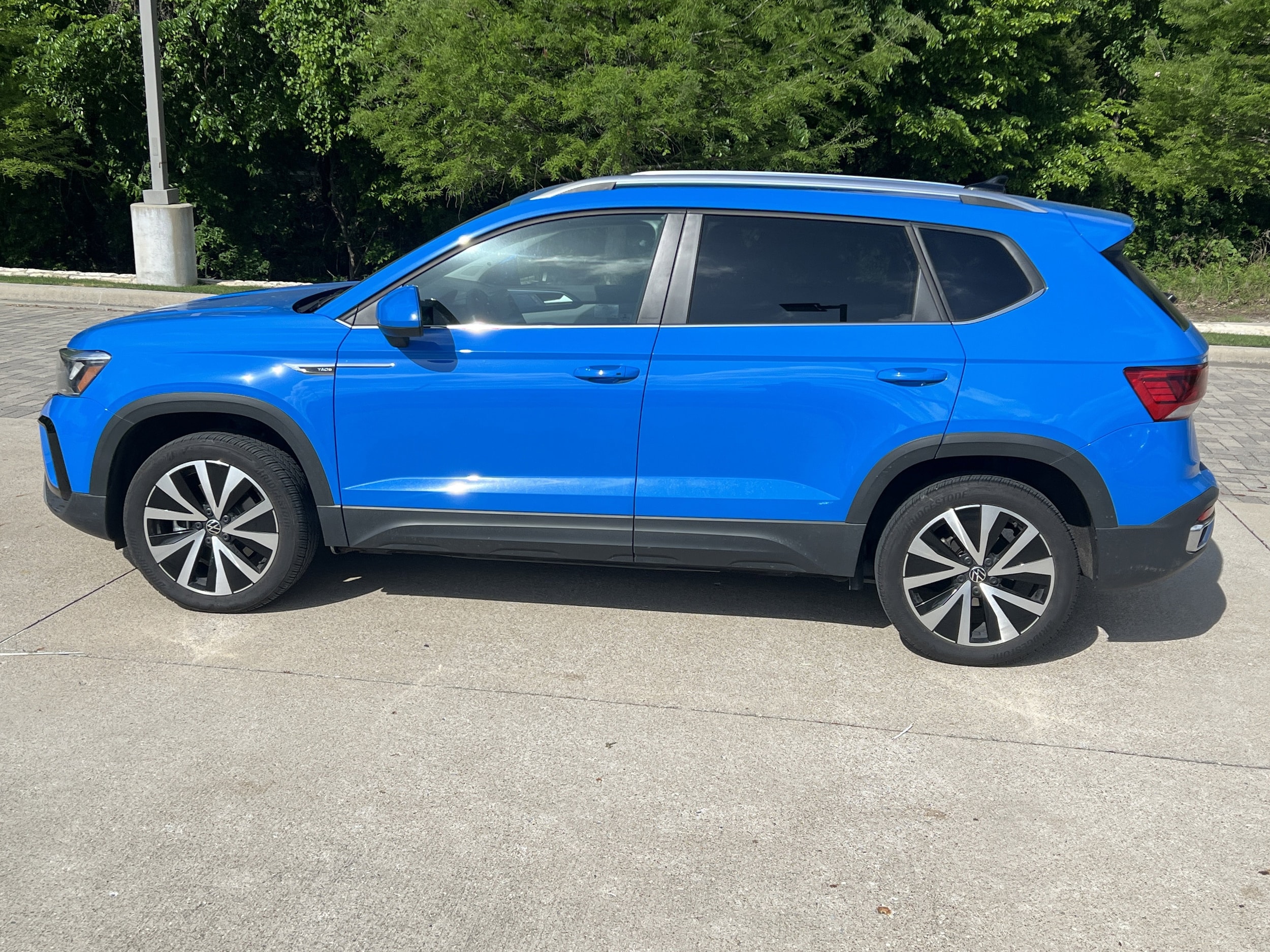 2023 Volkswagen Taos SE photo 6