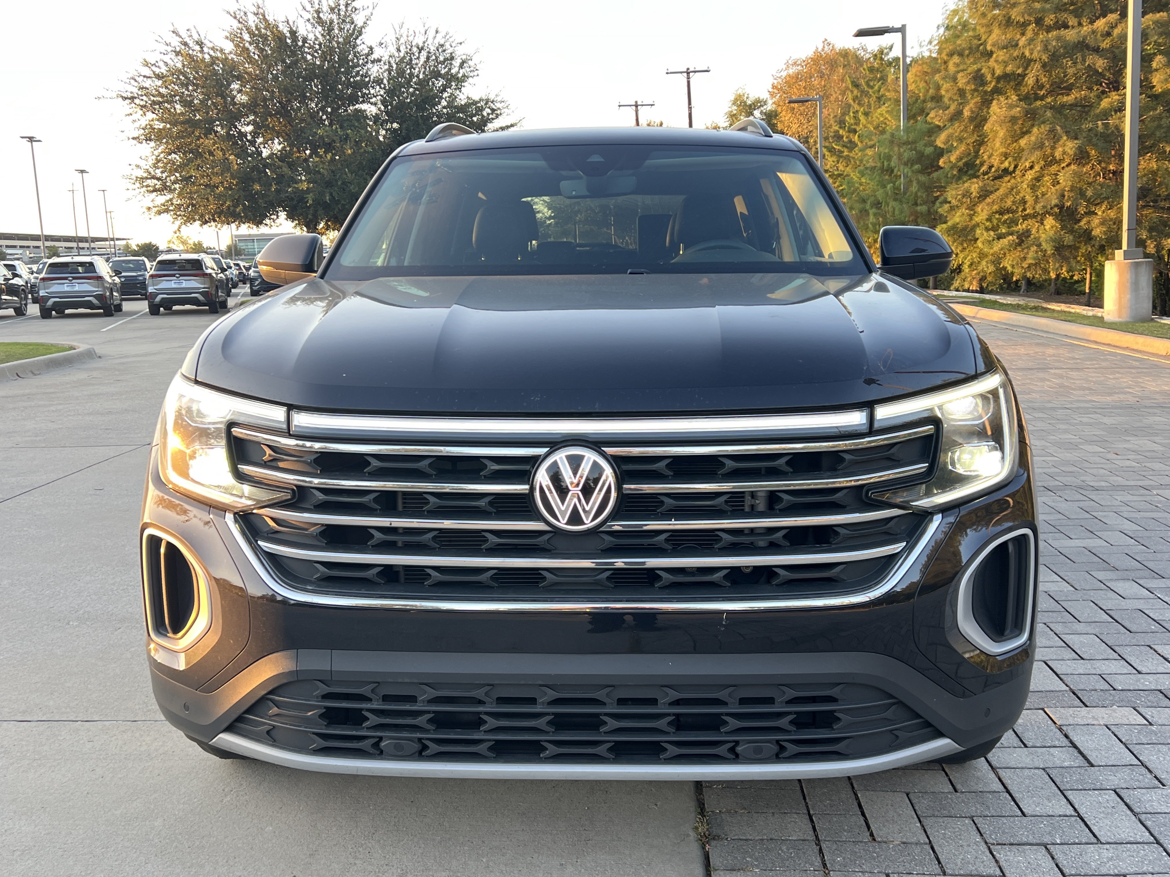 Used 2024 Volkswagen Atlas 2.0T SE w/Technology SUV