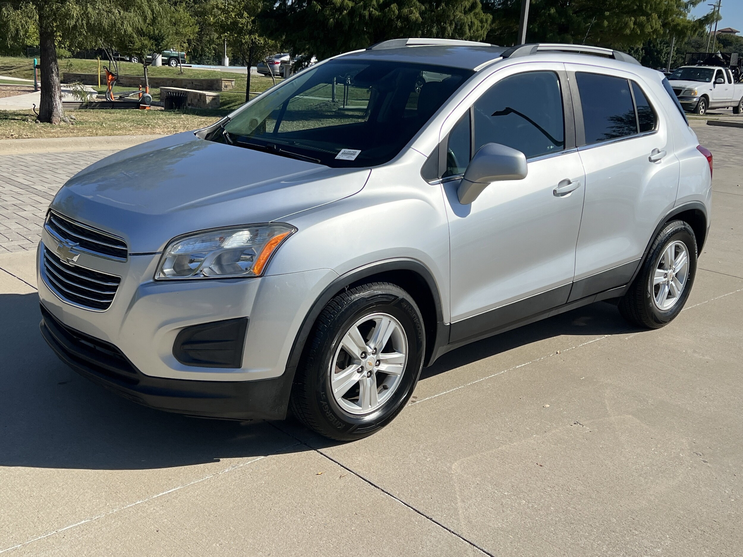 2016 Chevrolet Trax LT photo 2