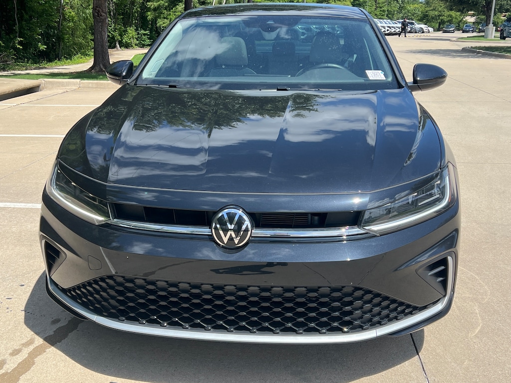 Used 2025 Volkswagen Jetta SE Sedan