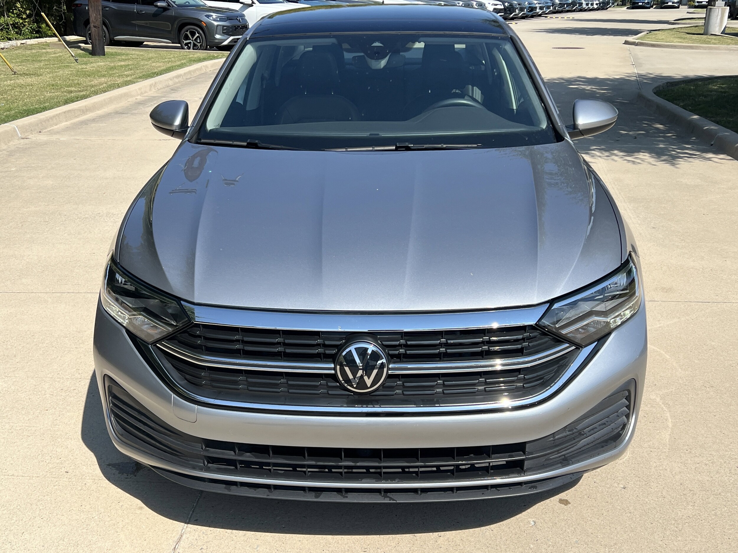 2024 Volkswagen Jetta SE photo 2