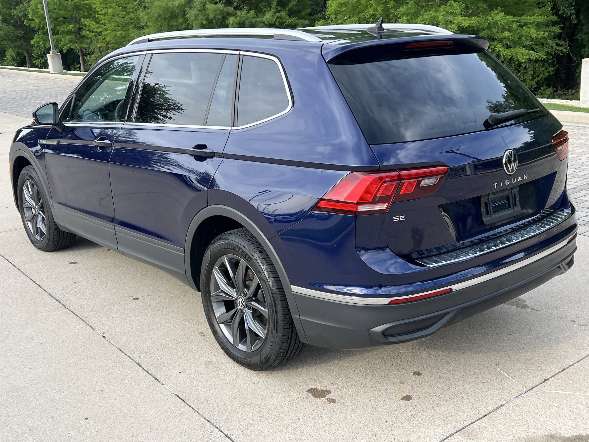 2023 Volkswagen Tiguan SE photo 3