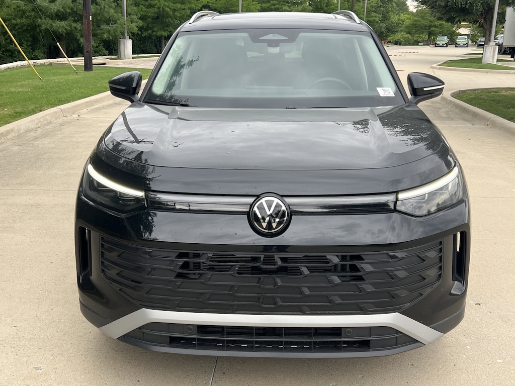 Used 2025 Volkswagen Tiguan SE SUV