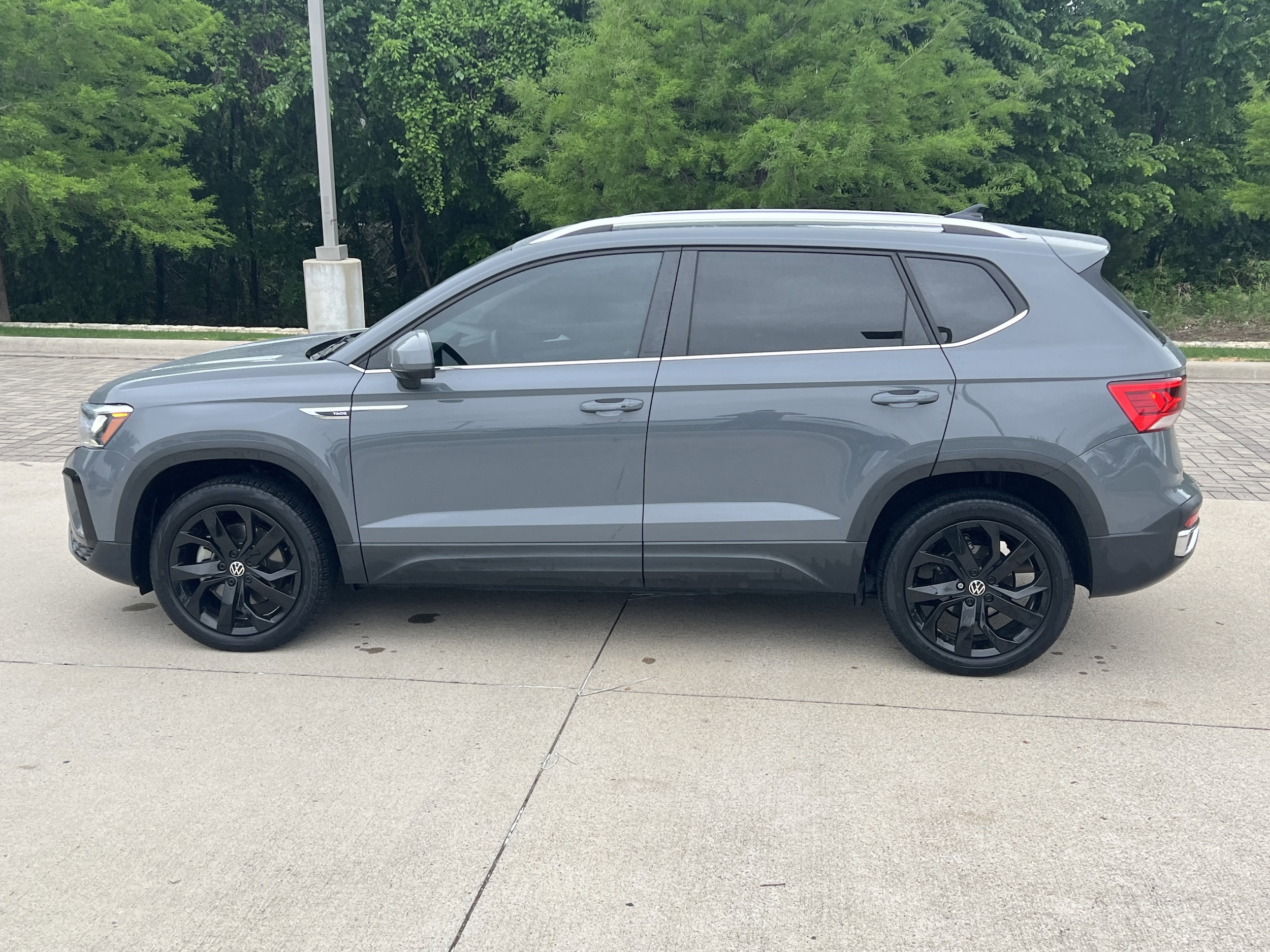 2023 Volkswagen Taos SE photo 6