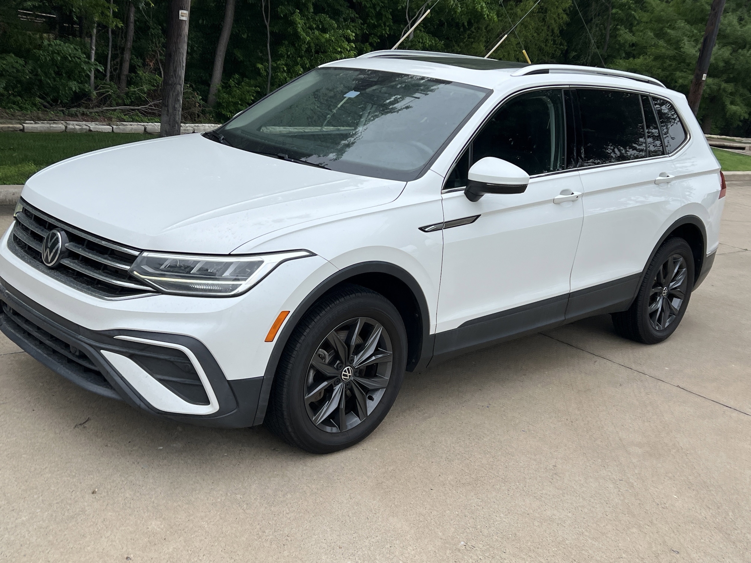 2023 Volkswagen Tiguan SE photo 4