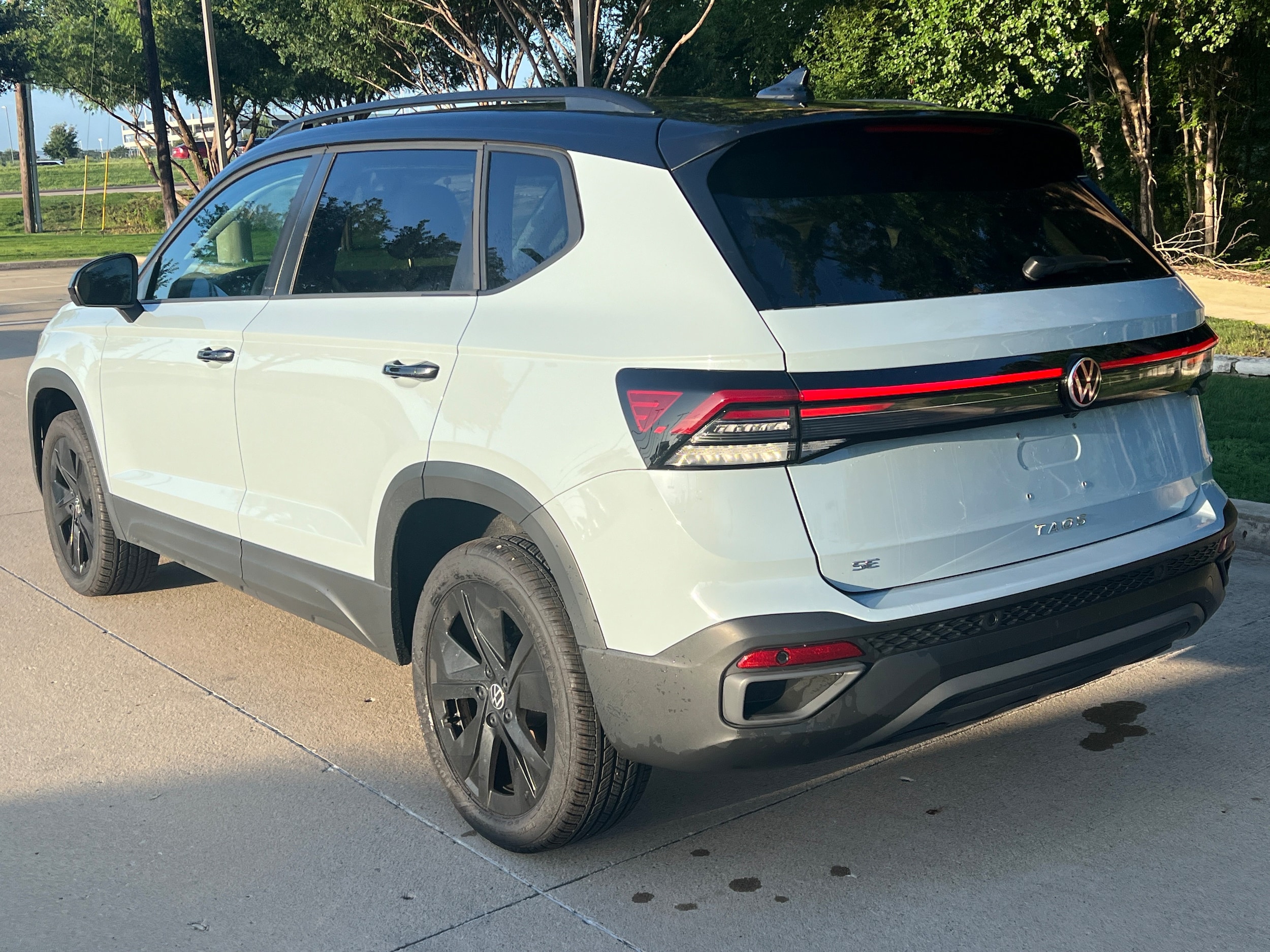 Volkswagen Taos SE Black