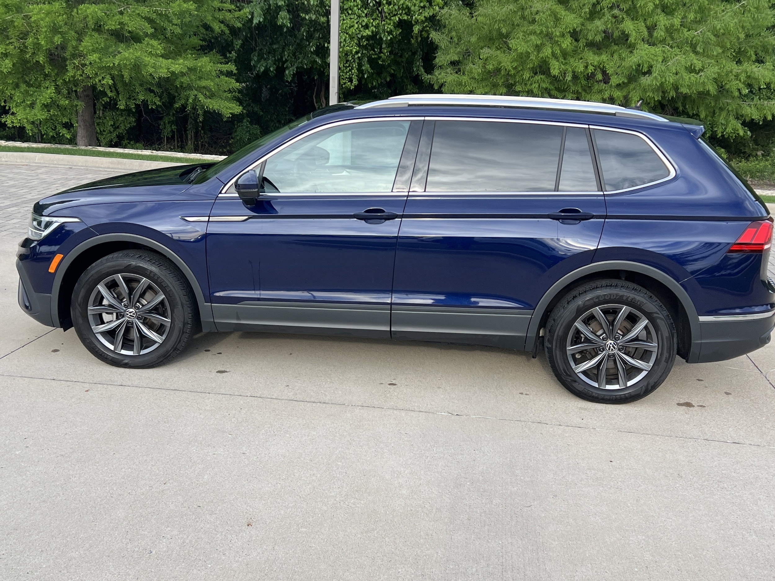 2023 Volkswagen Tiguan SE photo 6