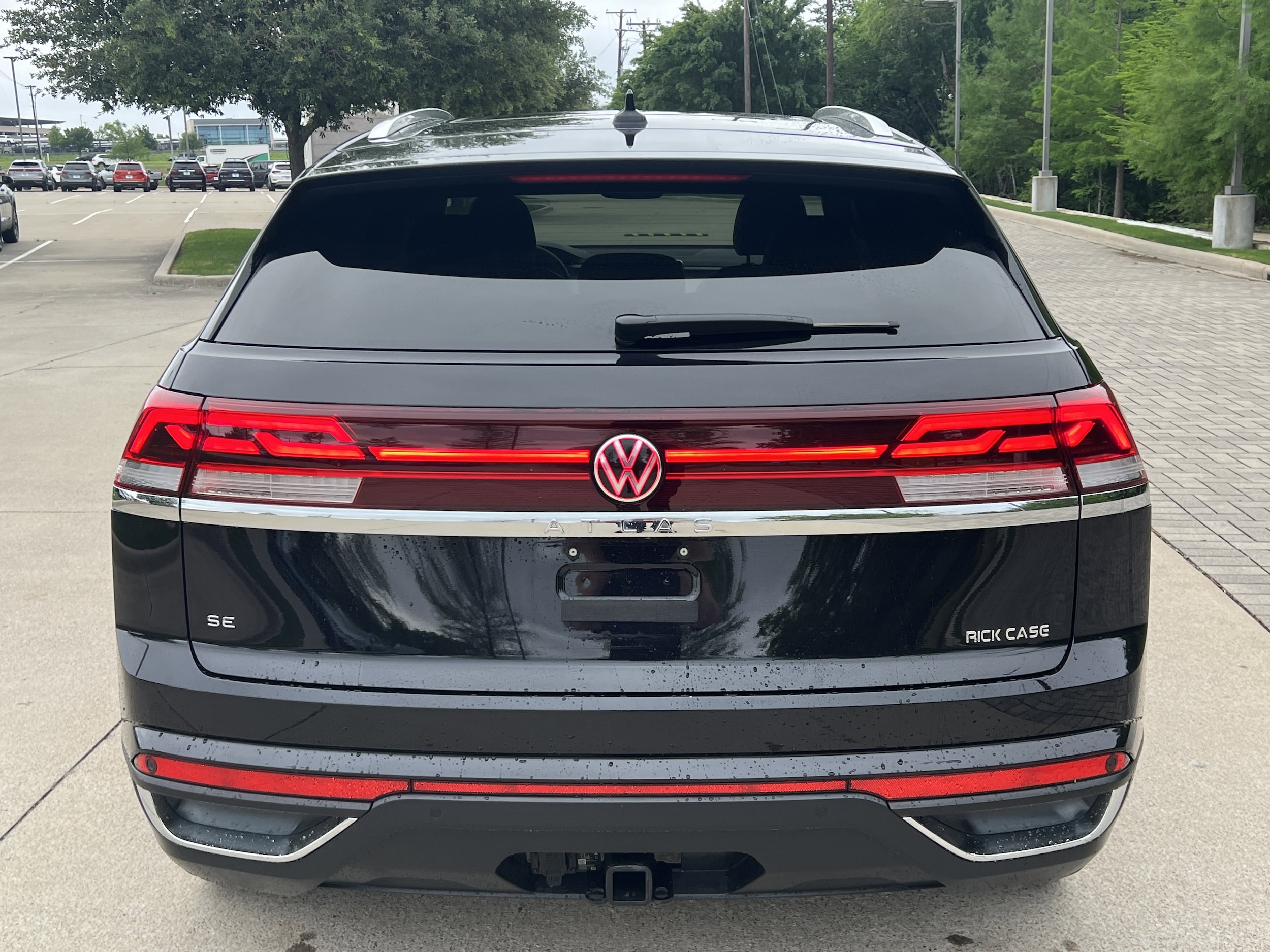 2025 Volkswagen Atlas Cross Sport 2.0T SE w/Technology photo 3