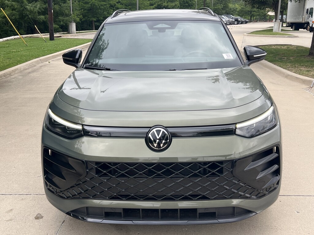 Used 2025 Volkswagen Tiguan SE R-Line Black SUV