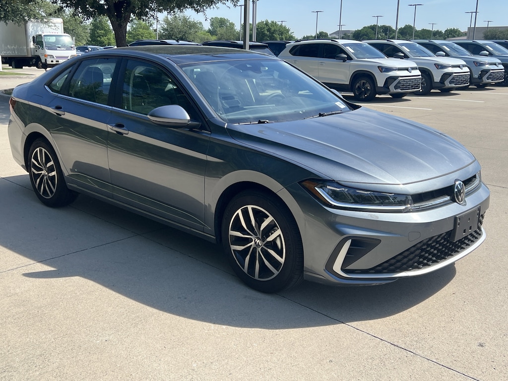 Used 2025 Volkswagen Jetta SE Sedan