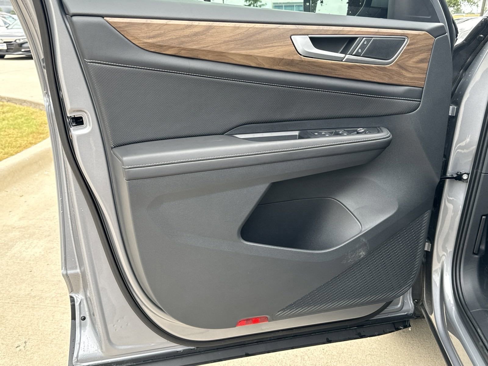 2026 Volkswagen Atlas 2.0T SE photo 5