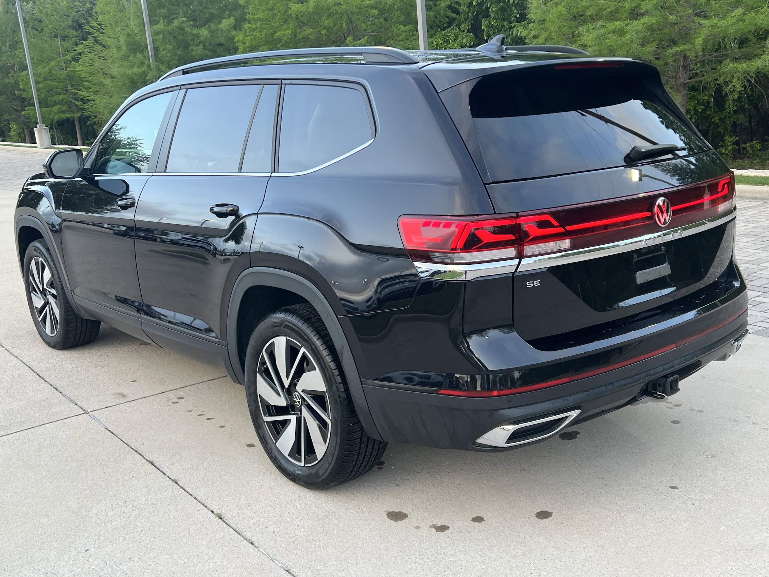 2024 Volkswagen Atlas 2.0T SE w/Technology photo 6