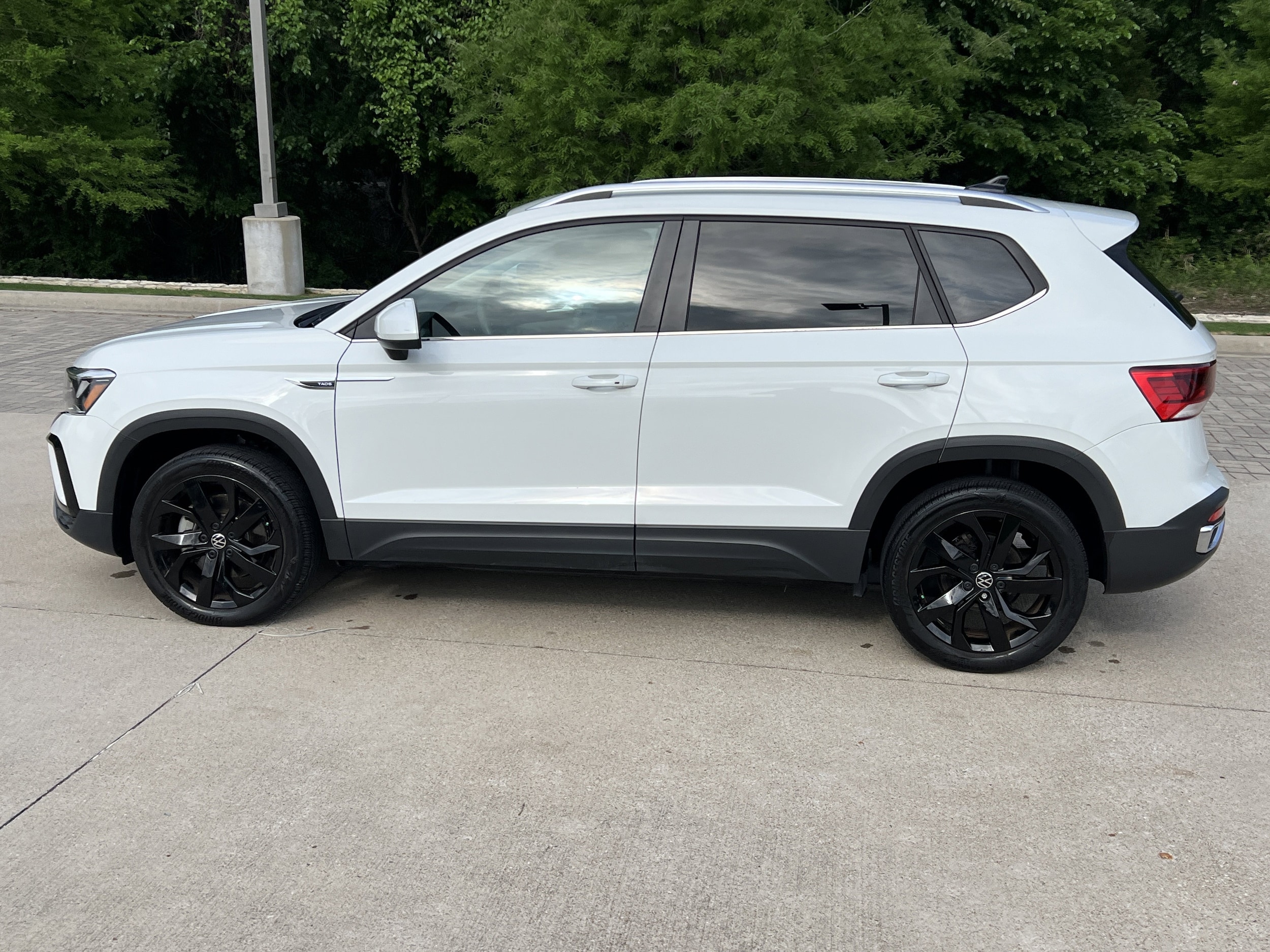 2023 Volkswagen Taos SE photo 6