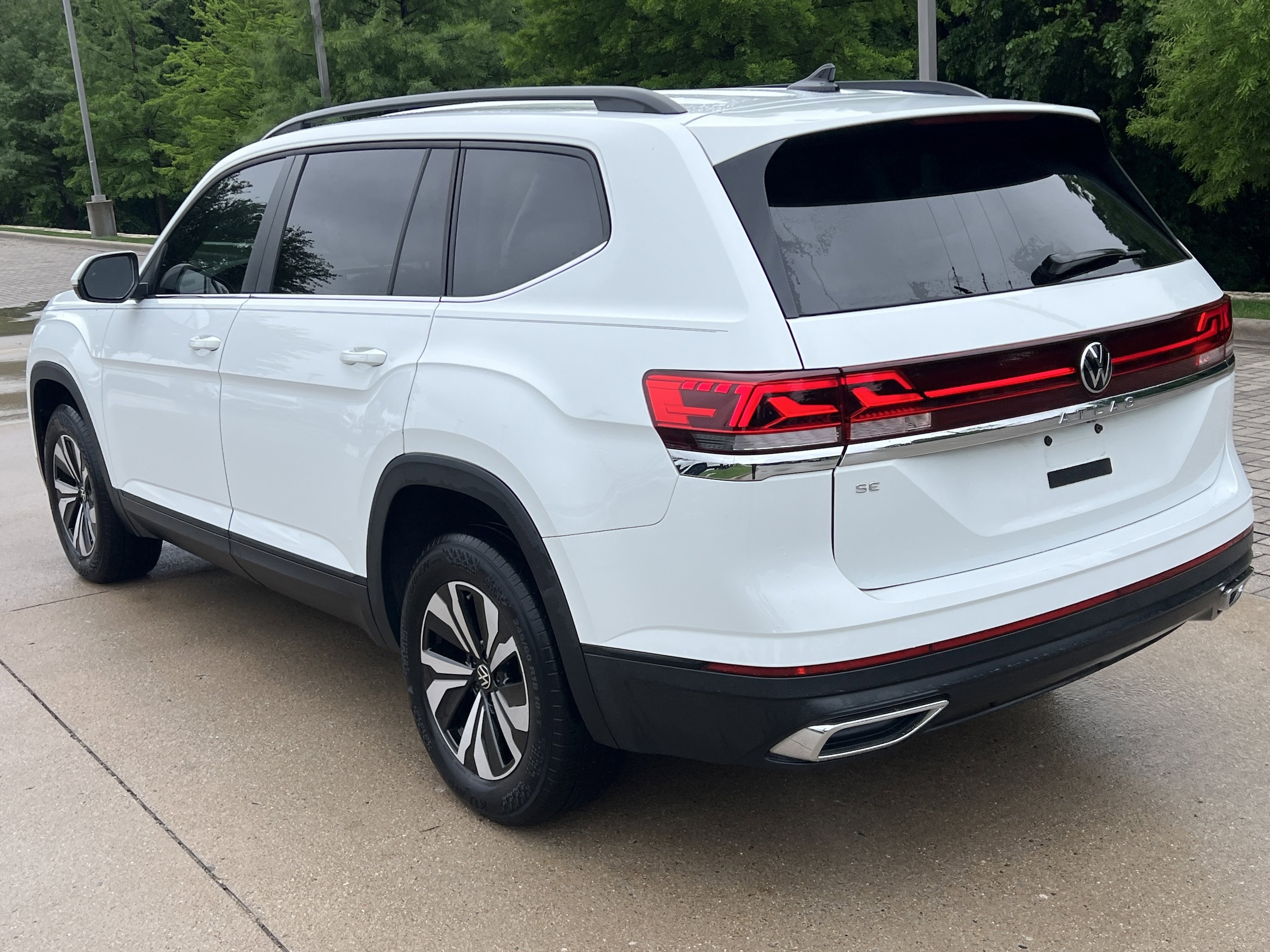 2024 Volkswagen Atlas 2.0T SE photo 3